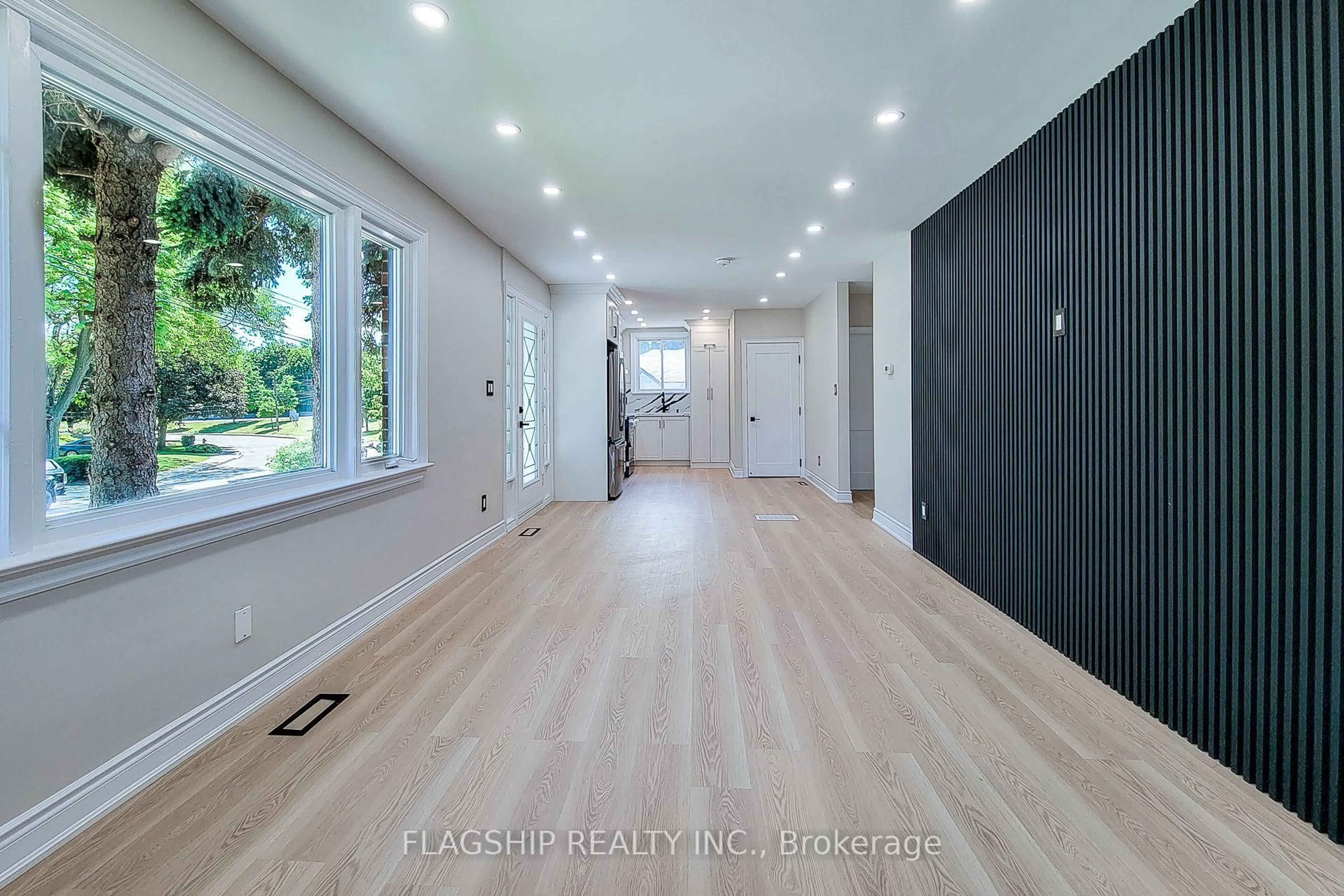 Indoor entryway for 292 Glenholme Ave, Hamilton Ontario L8K 3M3