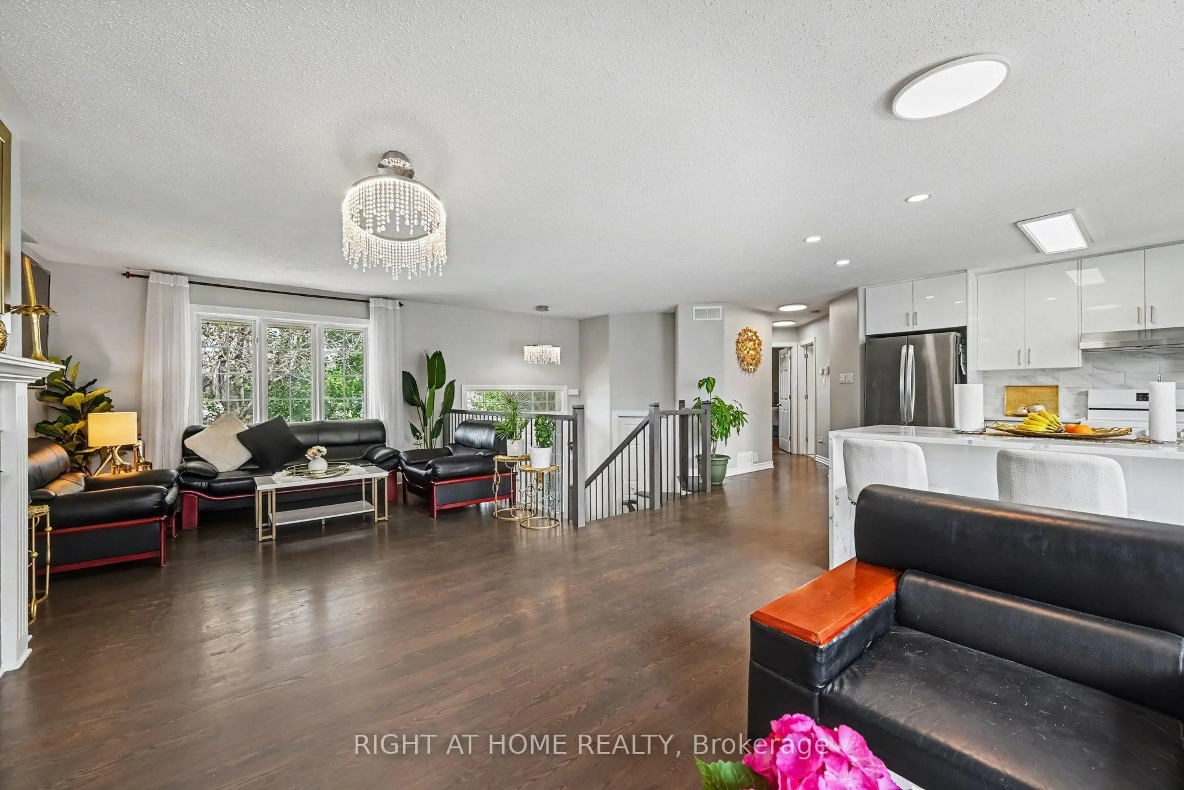 Unknown for 1588 Scottanne St, Ottawa Ontario K4P 1R3