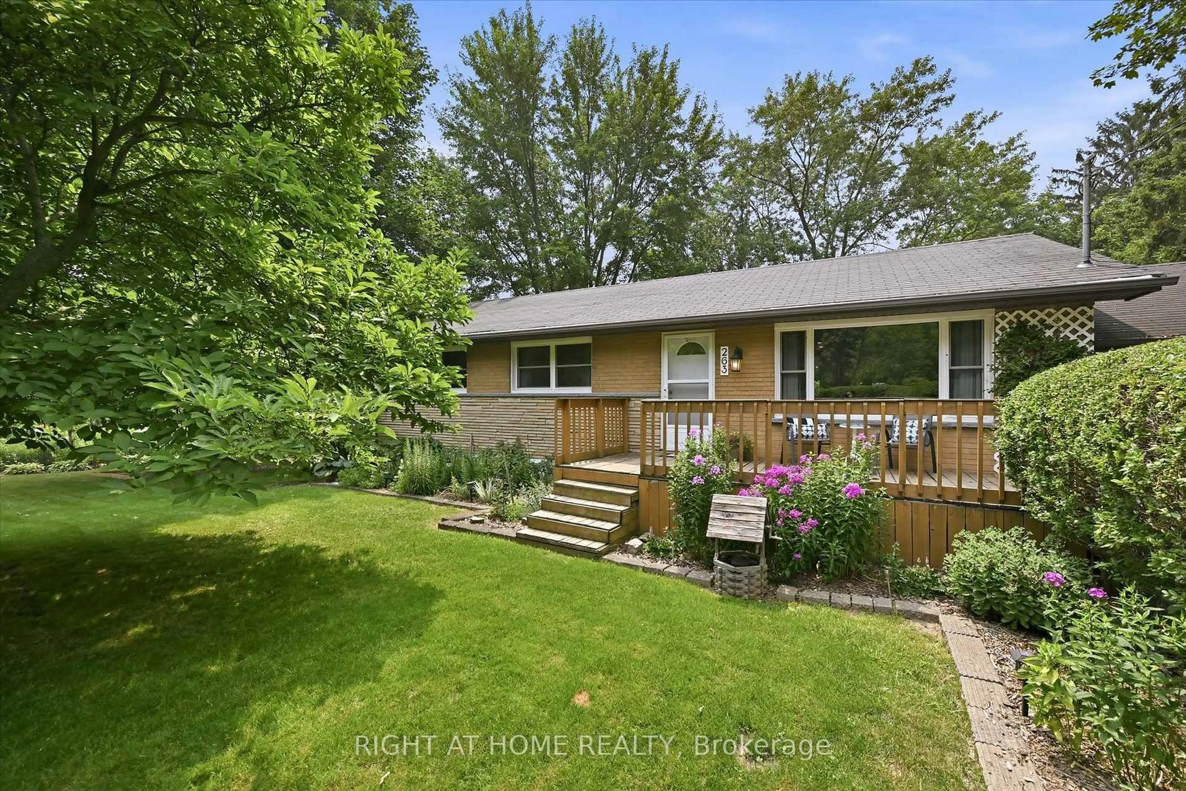 A pic from outside/outdoor area/front of a property/back of a property/a pic from drone, unknown for 263 Weir's Lane, Hamilton Ontario L9H 5E1