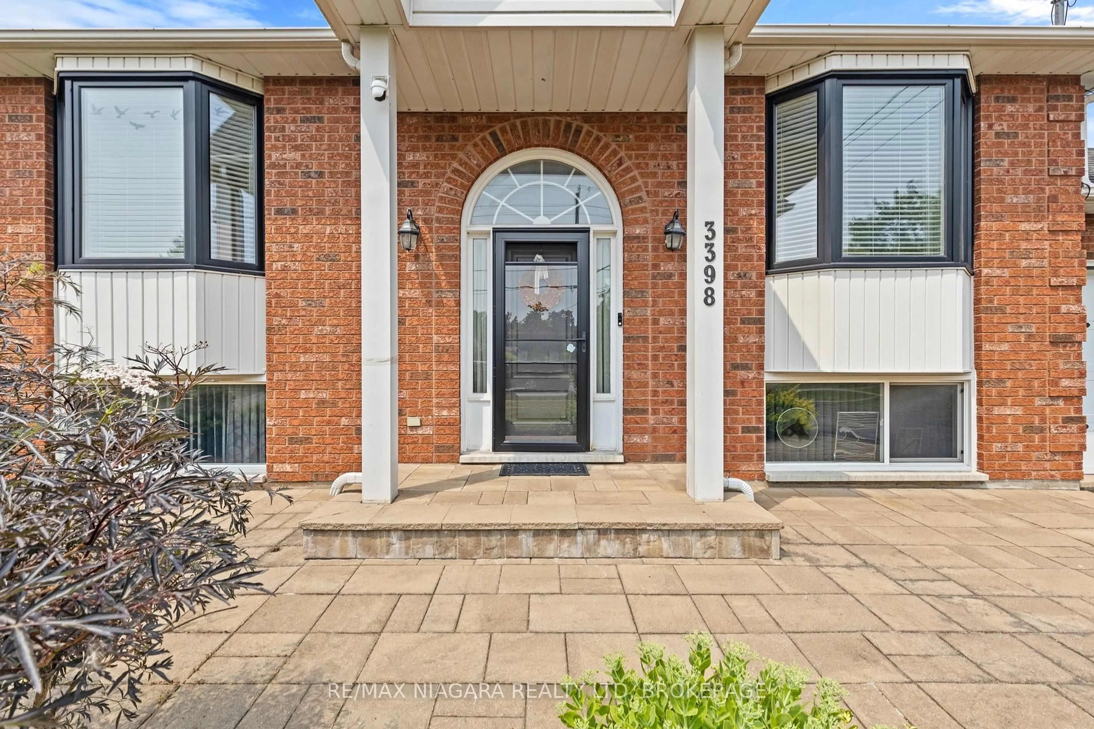 Home with brick exterior material, street for 3398 Dominion Rd, Fort Erie Ontario L0S 1N0