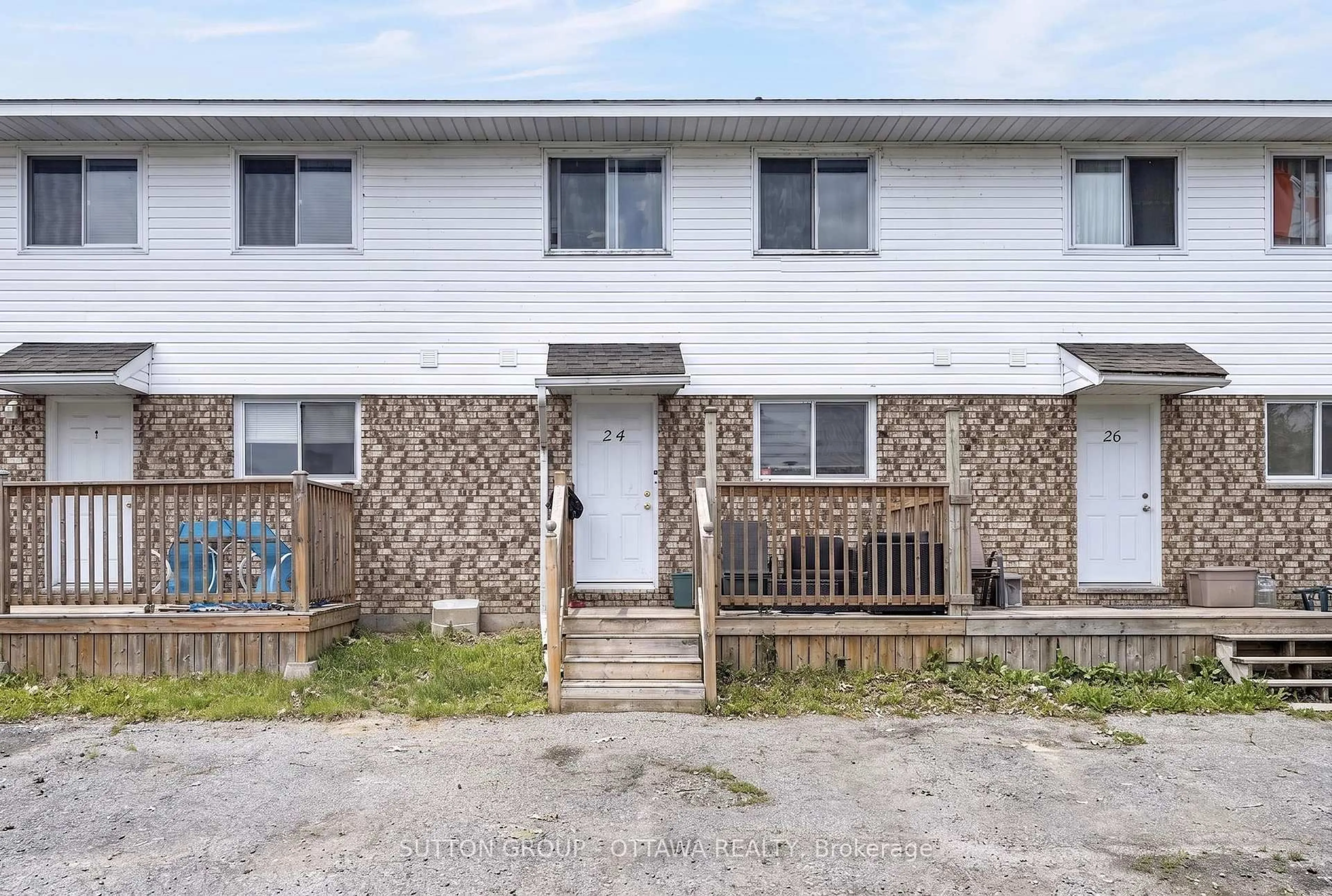 A pic from outside/outdoor area/front of a property/back of a property/a pic from drone, street for 24 Carraway Cres, South Dundas Ontario K0C 1X0