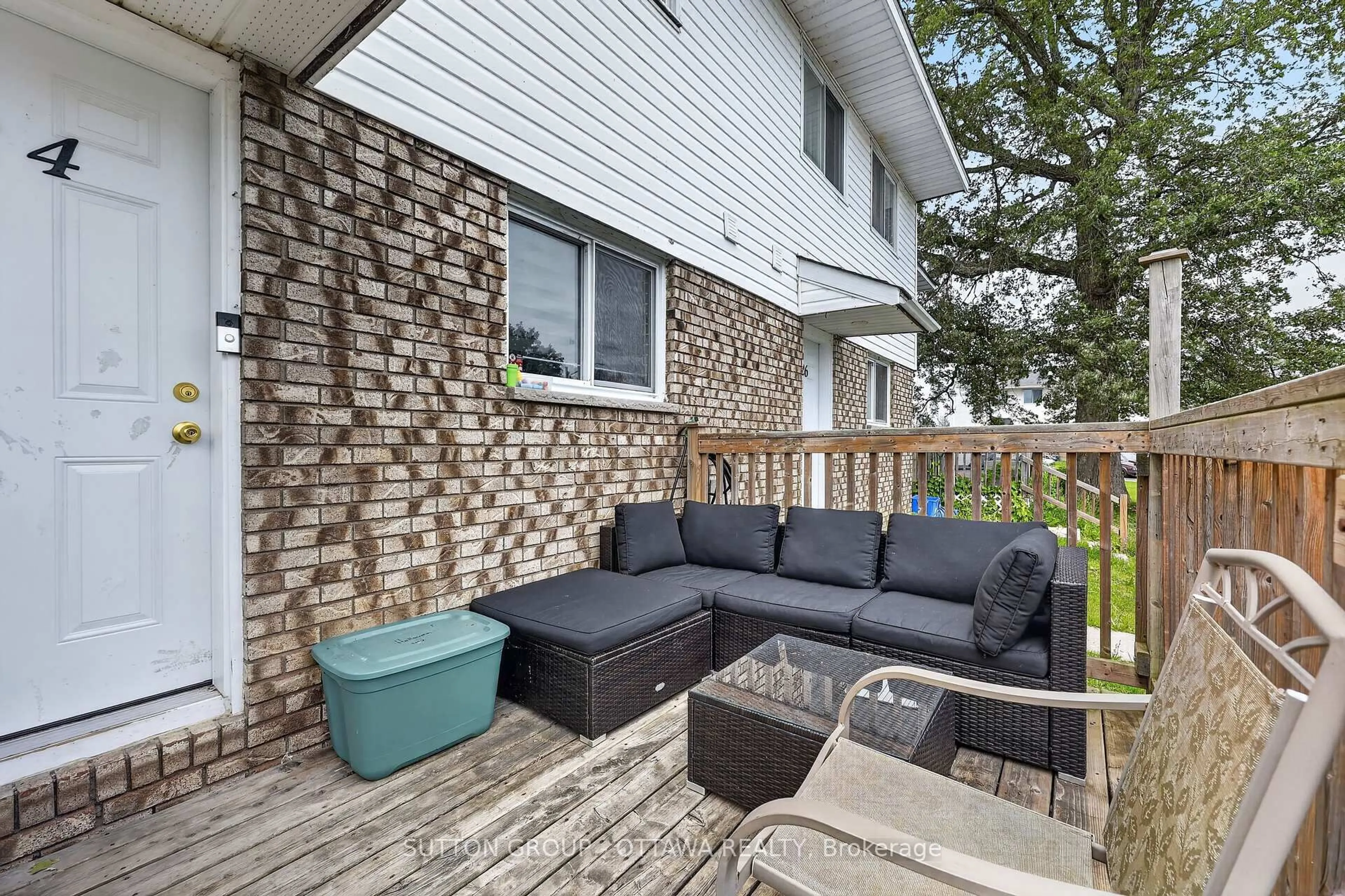 Patio, street for 24 Carraway Cres, South Dundas Ontario K0C 1X0