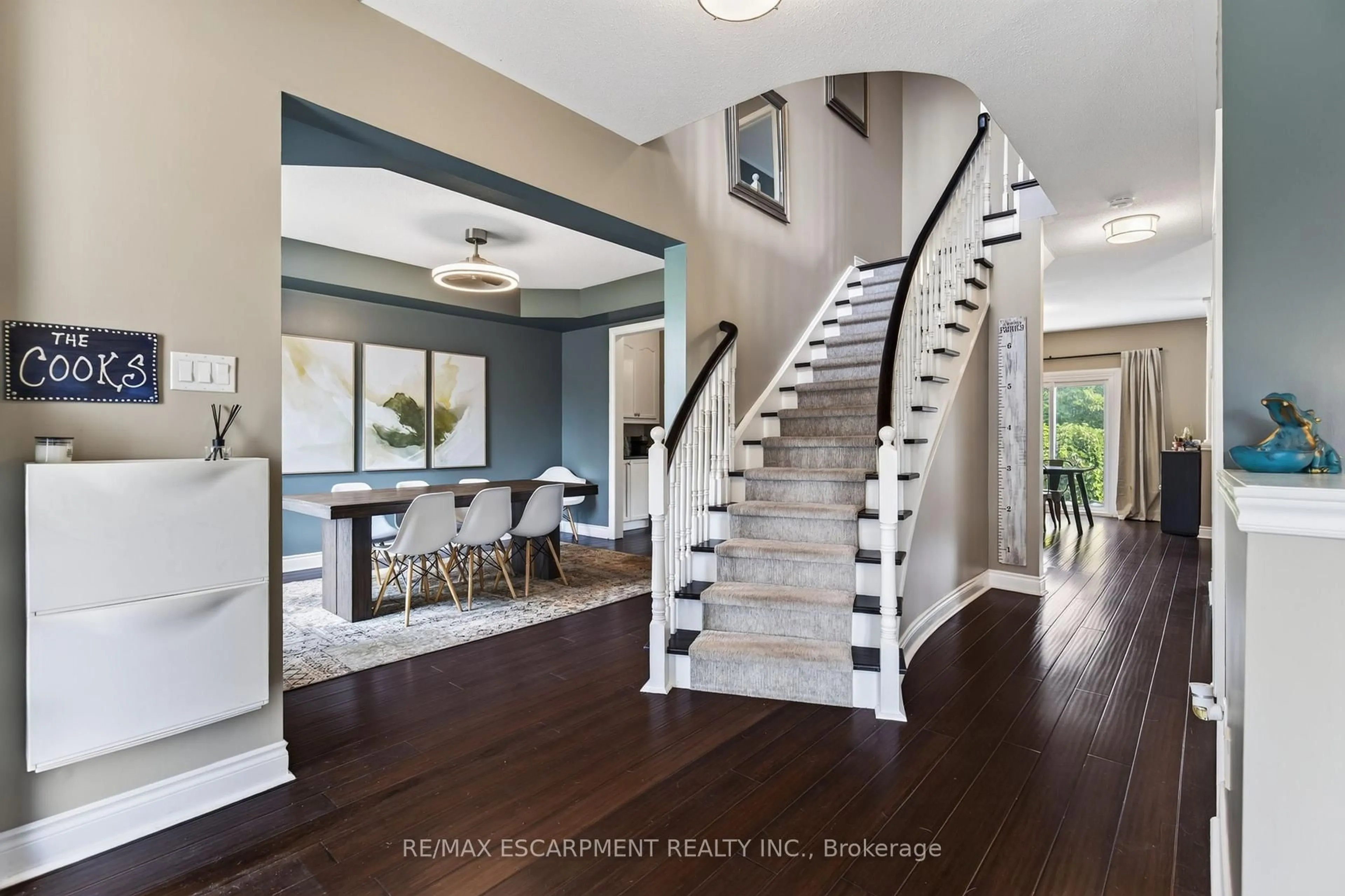 Indoor entryway for 16 Watercliff Pl, Hamilton Ontario L8E 6E5