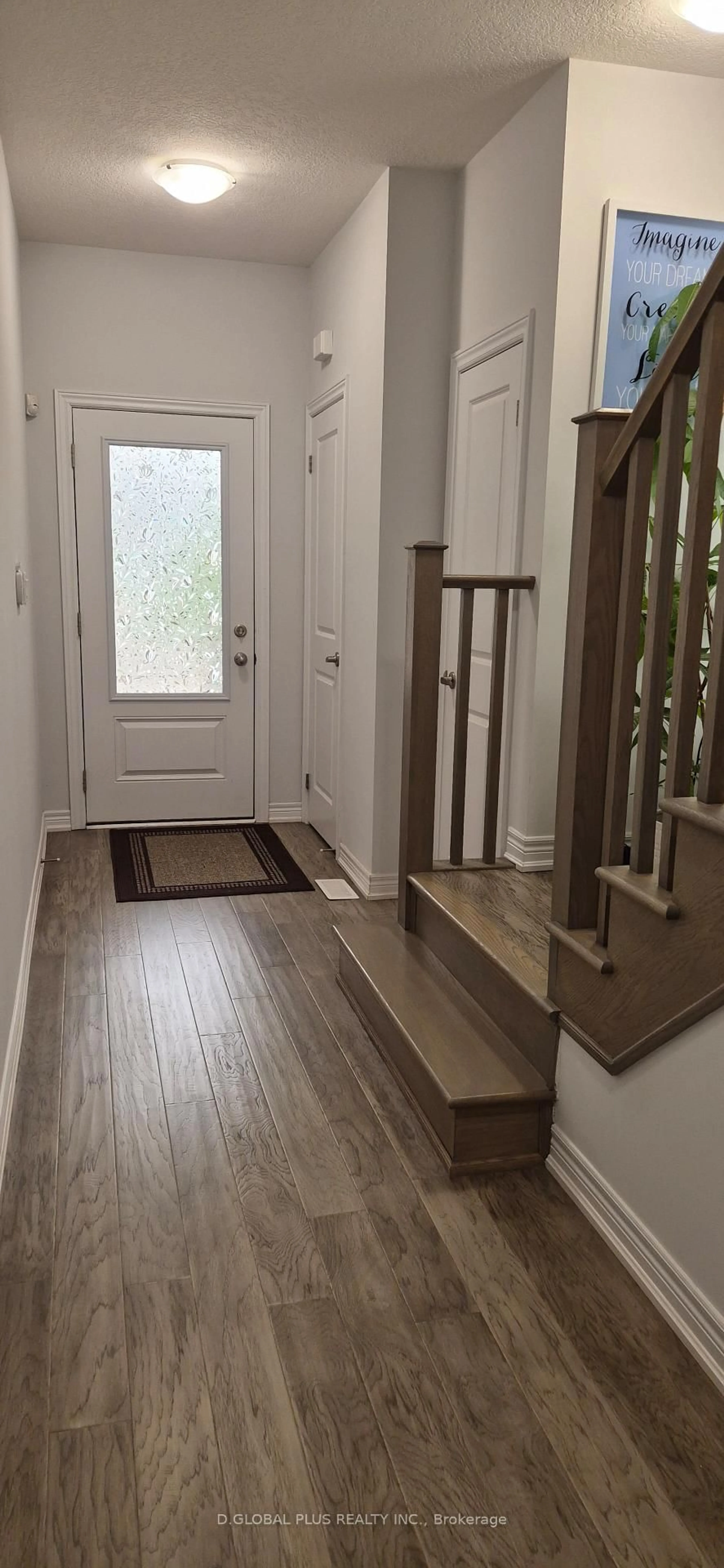 Indoor entryway for 30 Mockingbird Lane, Hamilton Ontario L8E 0K7
