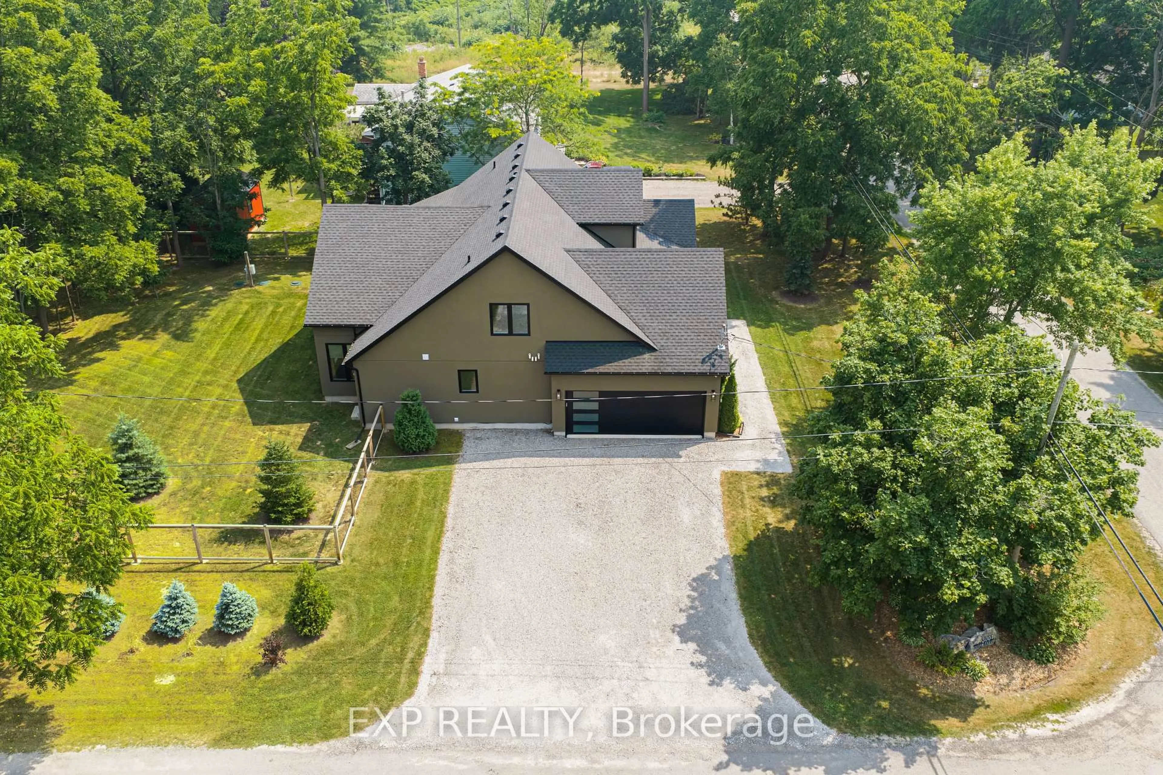 A pic from outside/outdoor area/front of a property/back of a property/a pic from drone, building for 3001 Ozark Tr, Fort Erie Ontario L0S 1N0