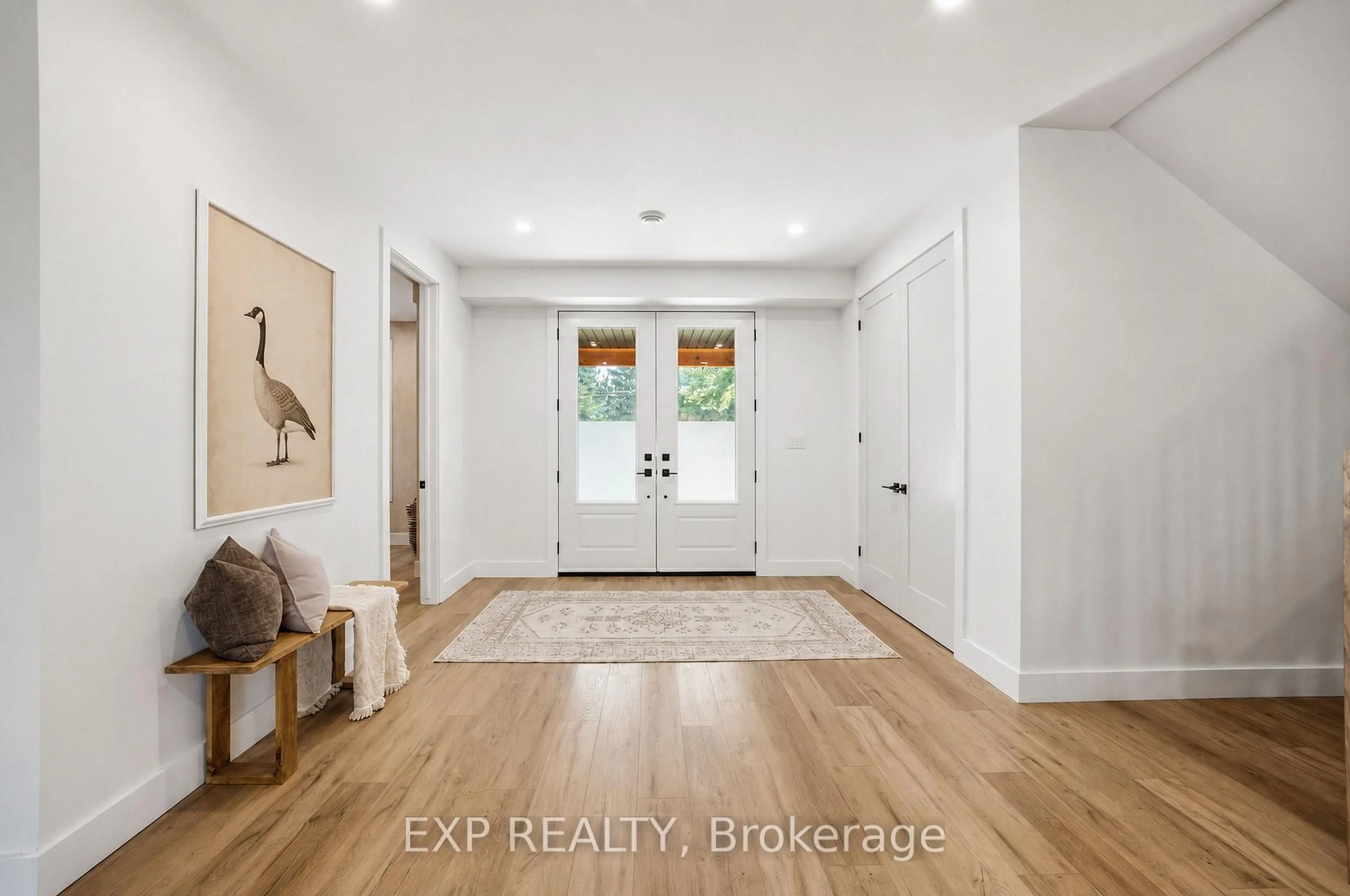 Indoor entryway for 3001 Ozark Tr, Fort Erie Ontario L0S 1N0