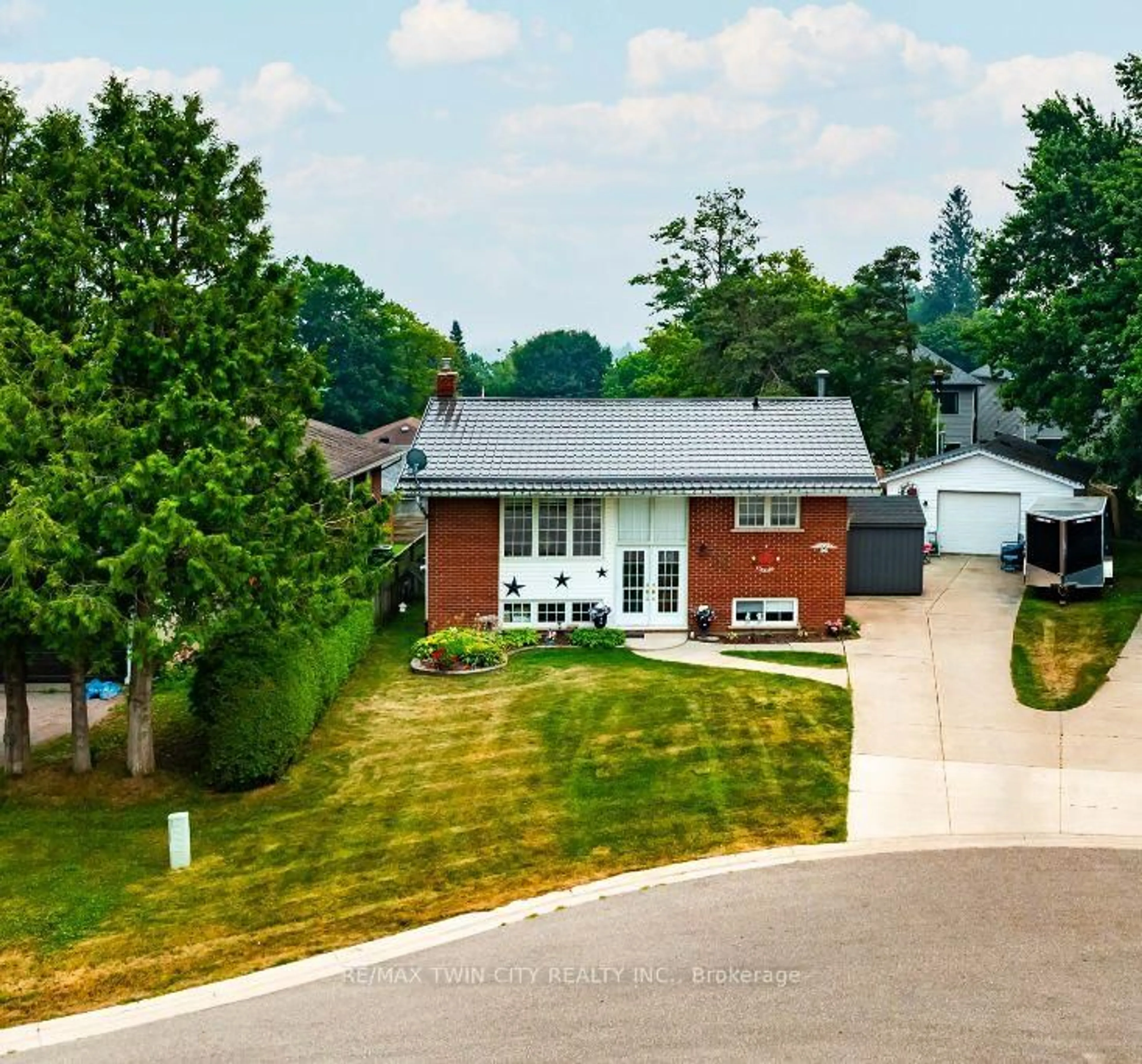 A pic from outside/outdoor area/front of a property/back of a property/a pic from drone, street for 26 Baker Crt, East Luther Grand Valley Ontario L9W 5L6