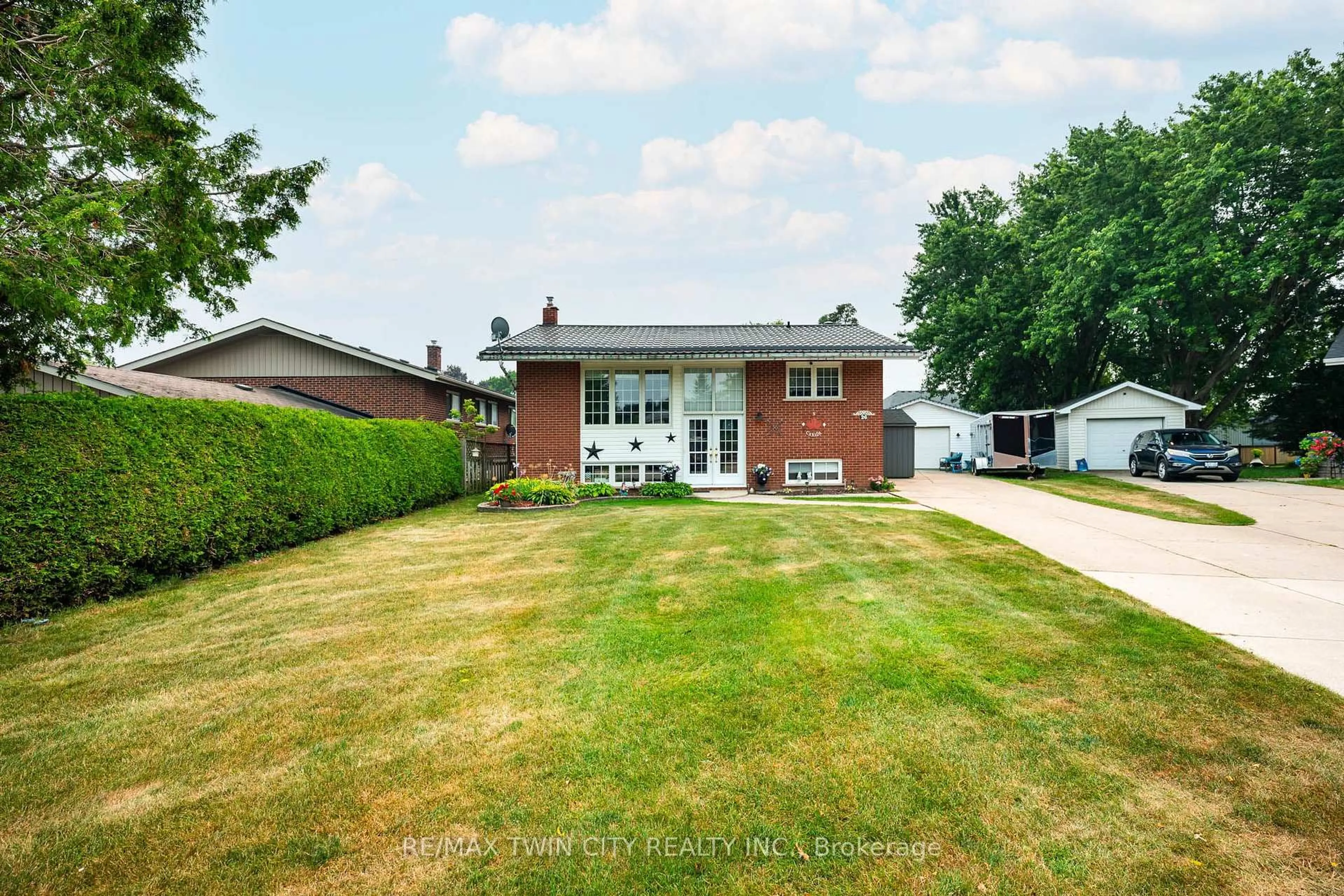 Home with brick exterior material, street for 26 Baker Crt, East Luther Grand Valley Ontario L9W 5L6