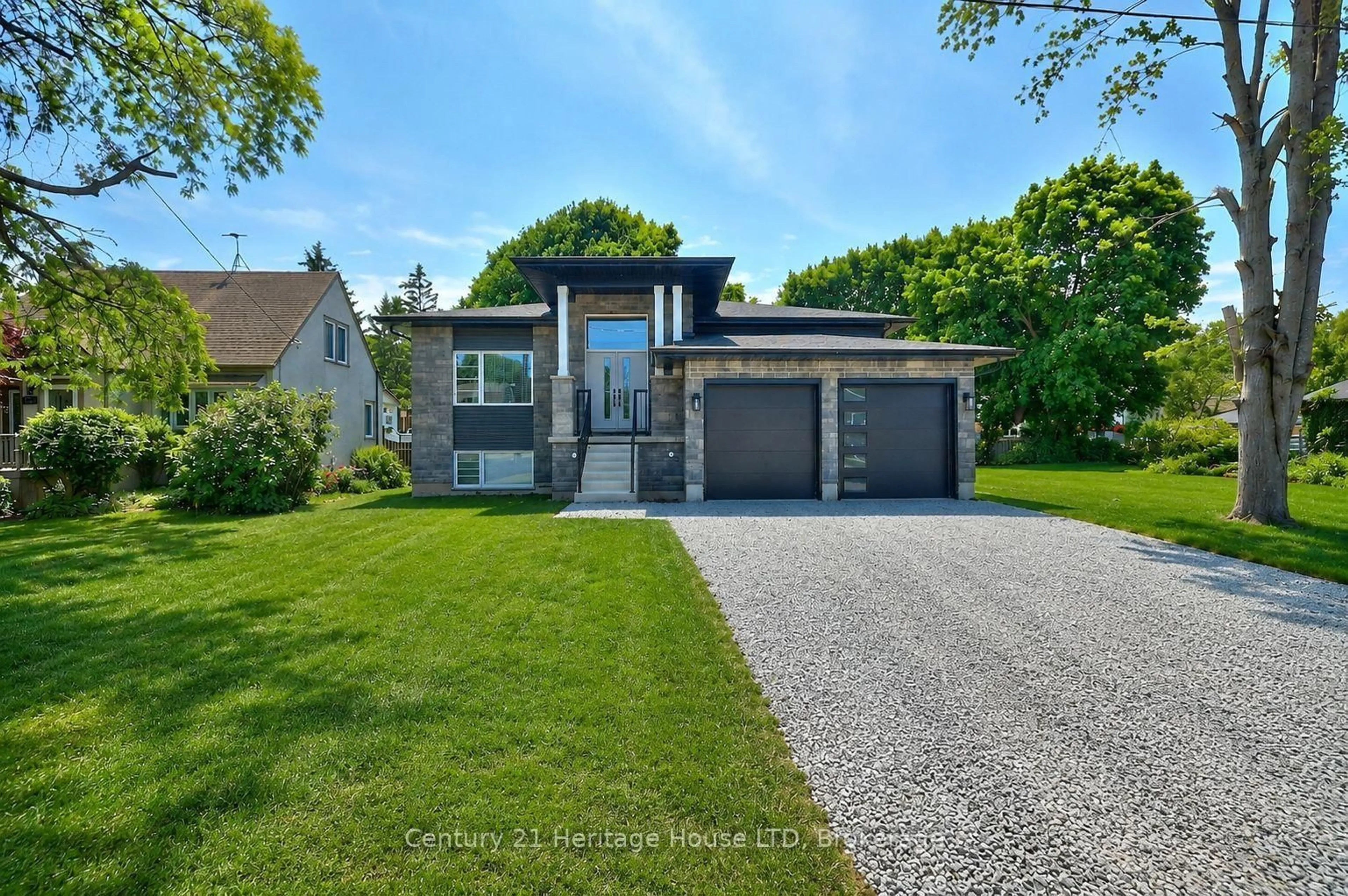 Home with brick exterior material, street for 336 Sugarloaf St, Port Colborne Ontario L3K 2P3