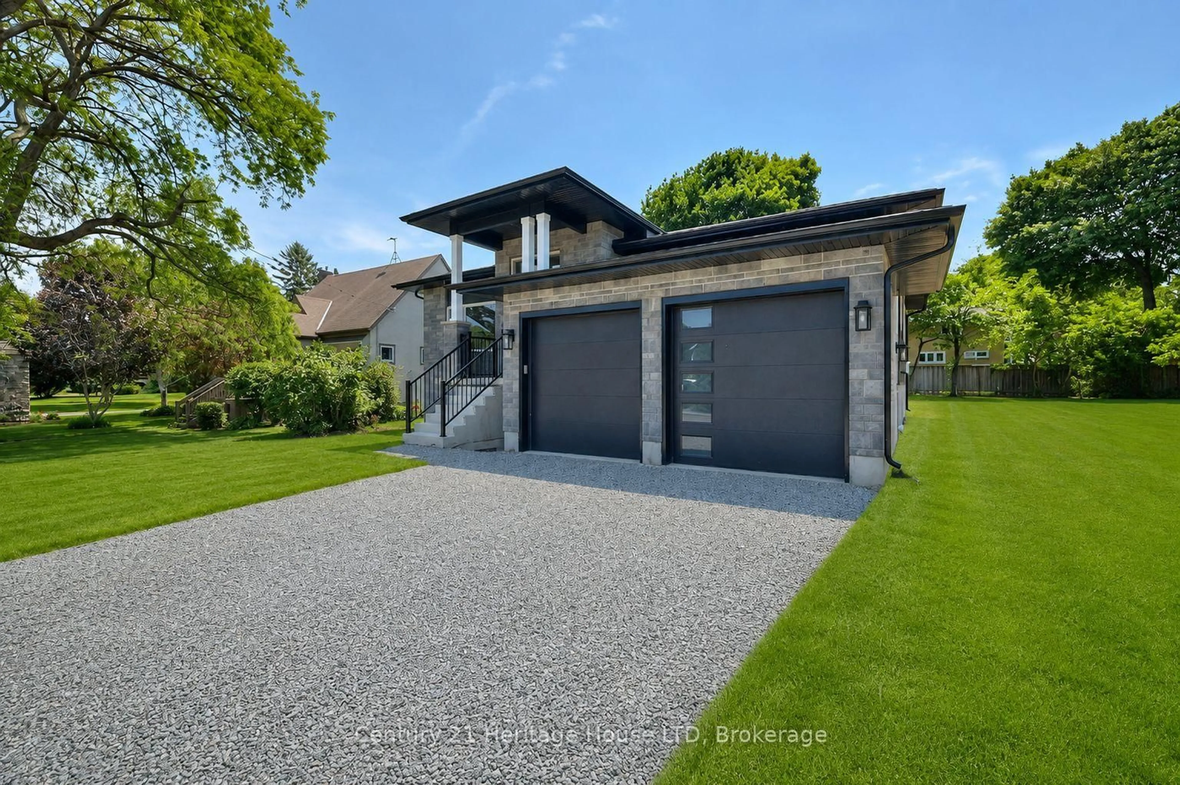 Home with brick exterior material, street for 336 Sugarloaf St, Port Colborne Ontario L3K 2P3