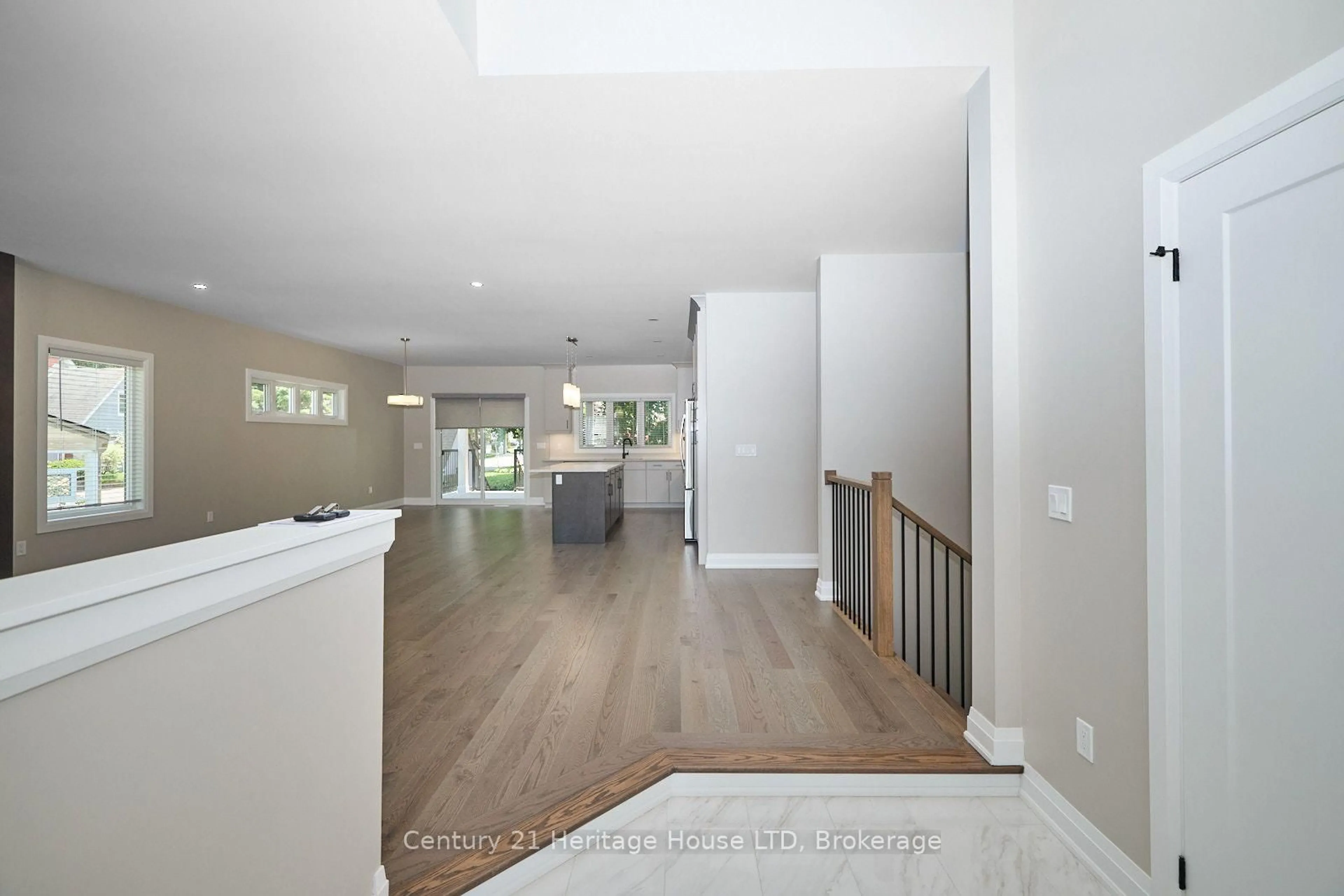Indoor entryway for 336 Sugarloaf St, Port Colborne Ontario L3K 2P3