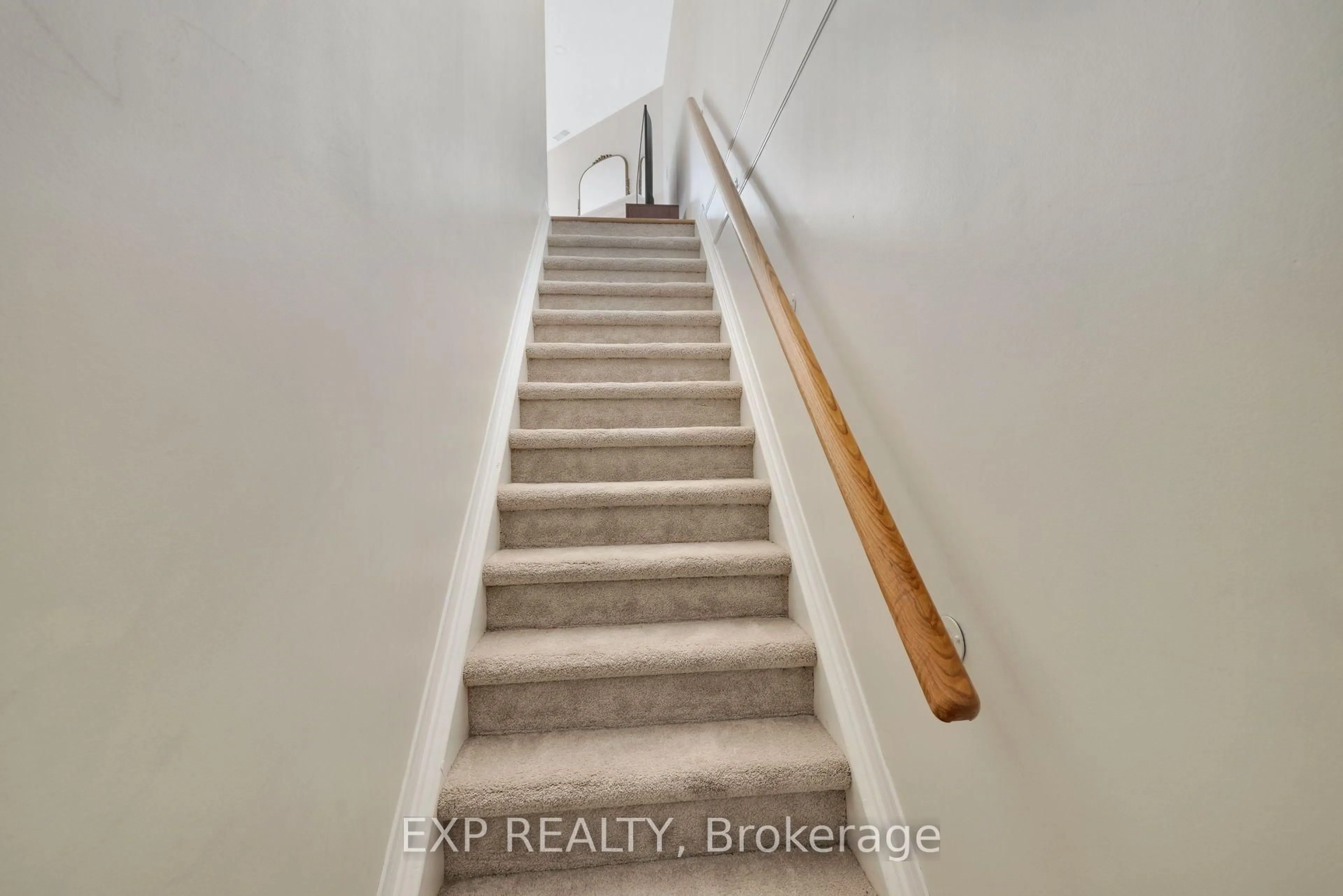 Stairs for 1400 WILDBERRY Crt #30, Ottawa Ontario K1C 7K6