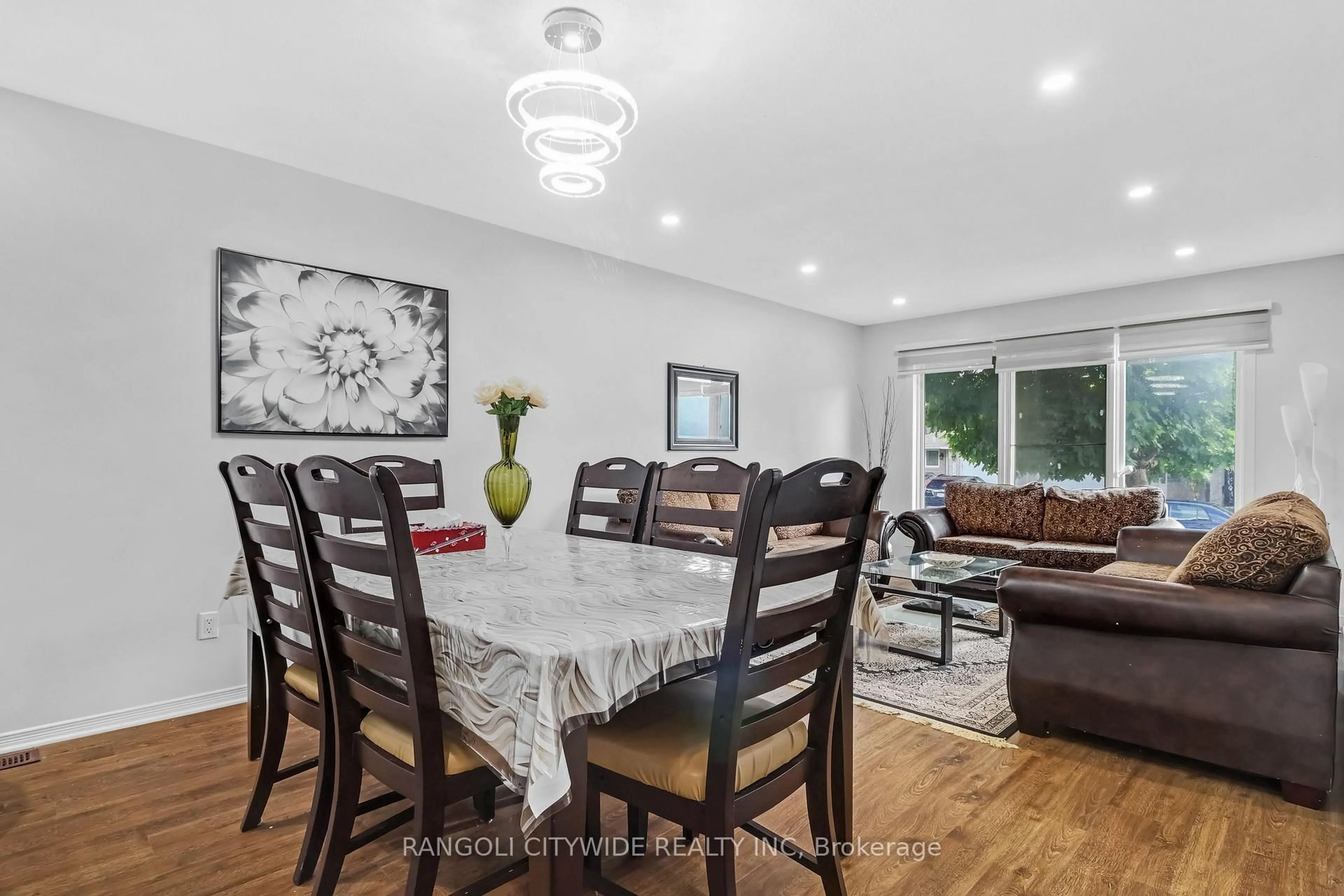 Dining room, wood/laminate floor for 5962 Pineglade Cres, Ottawa Ontario K1W 1G7