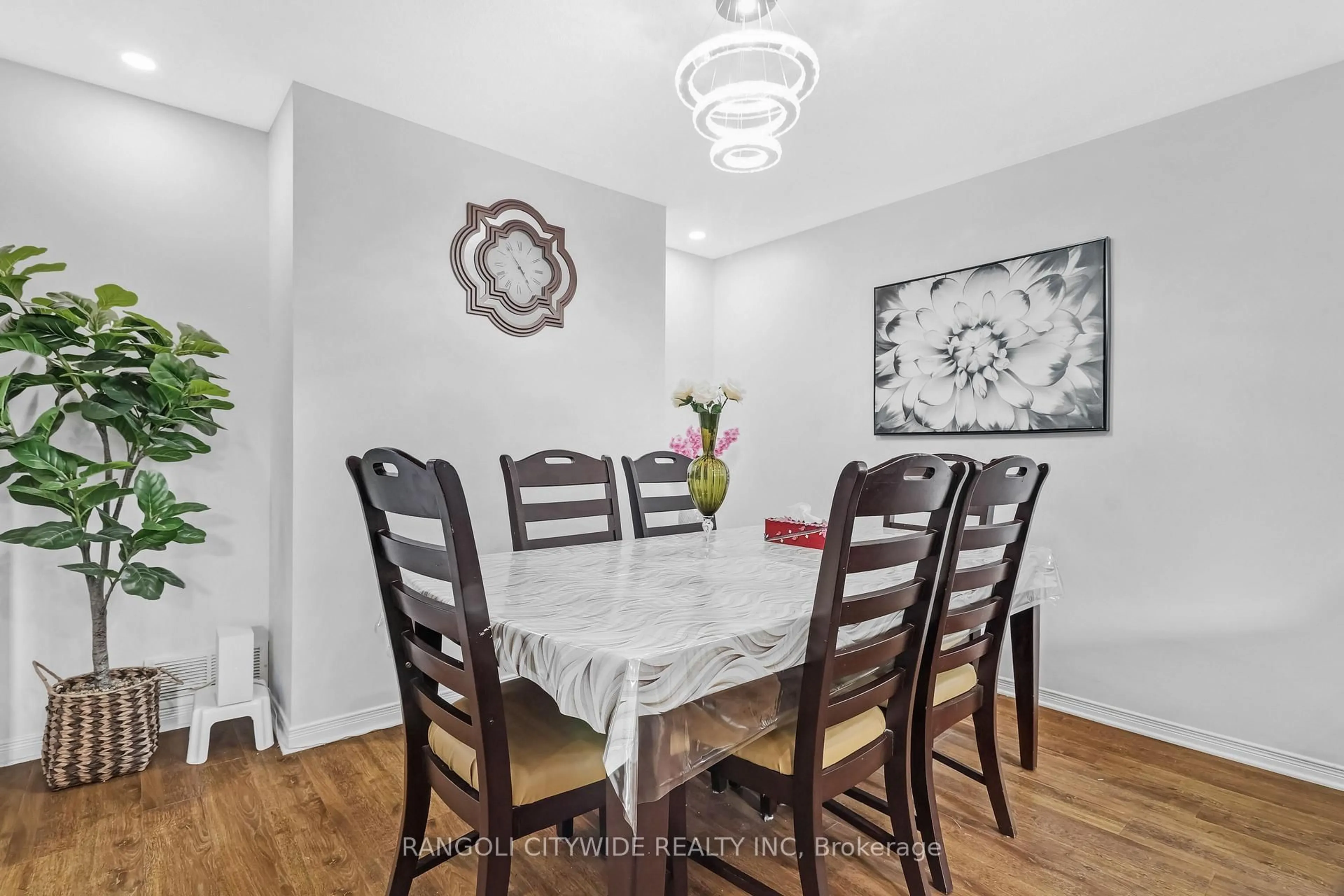 Dining room, wood/laminate floor for 5962 Pineglade Cres, Ottawa Ontario K1W 1G7