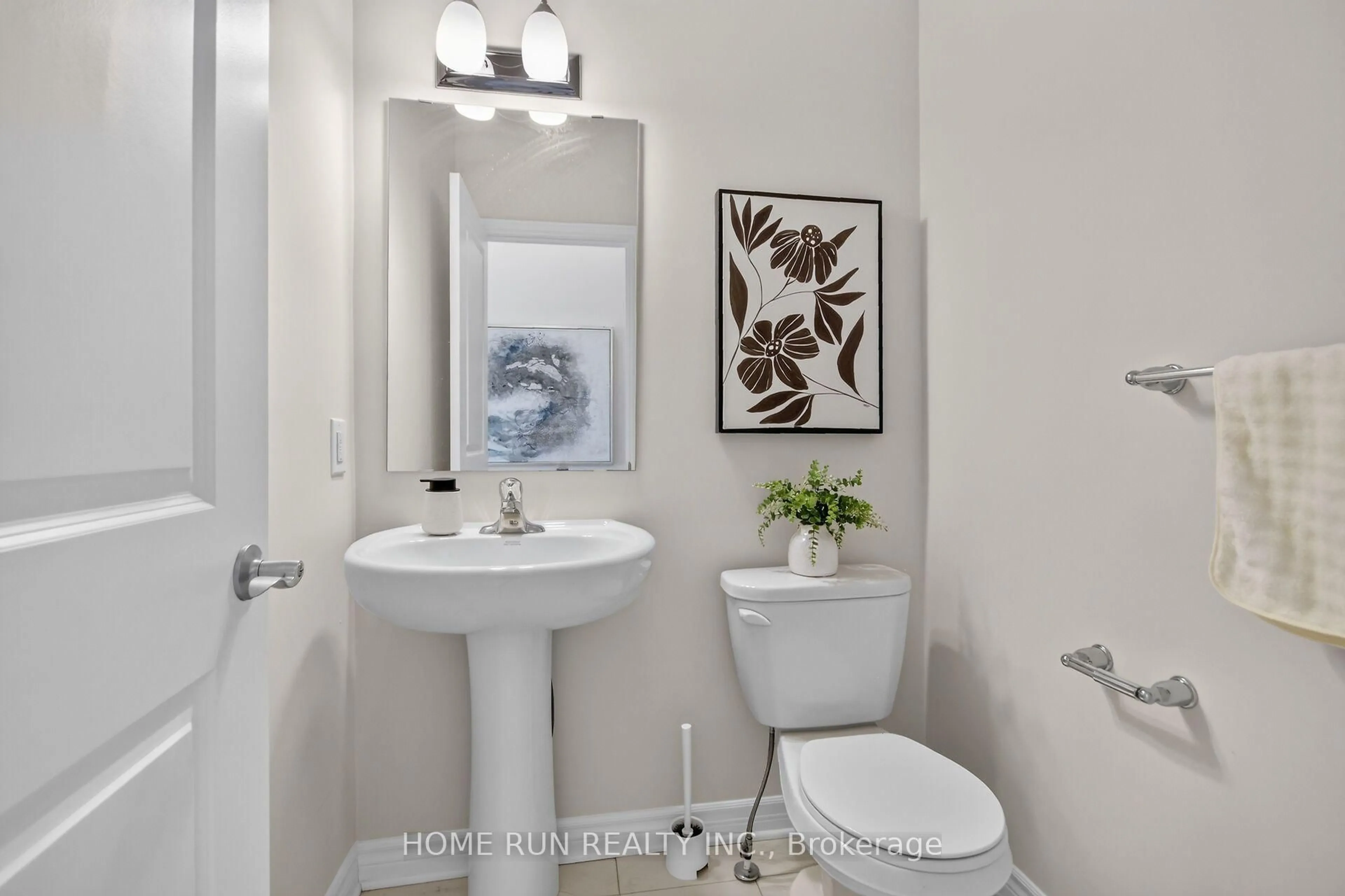 Standard bathroom, ceramic/tile floor for 302 Grackle St, Ottawa Ontario K1X 0G7