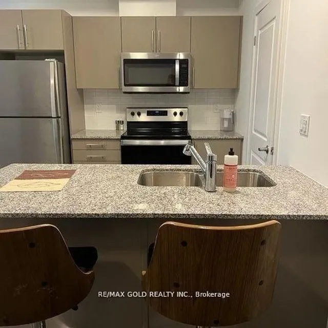 205 West Oak Tr #44, Kitchener 4