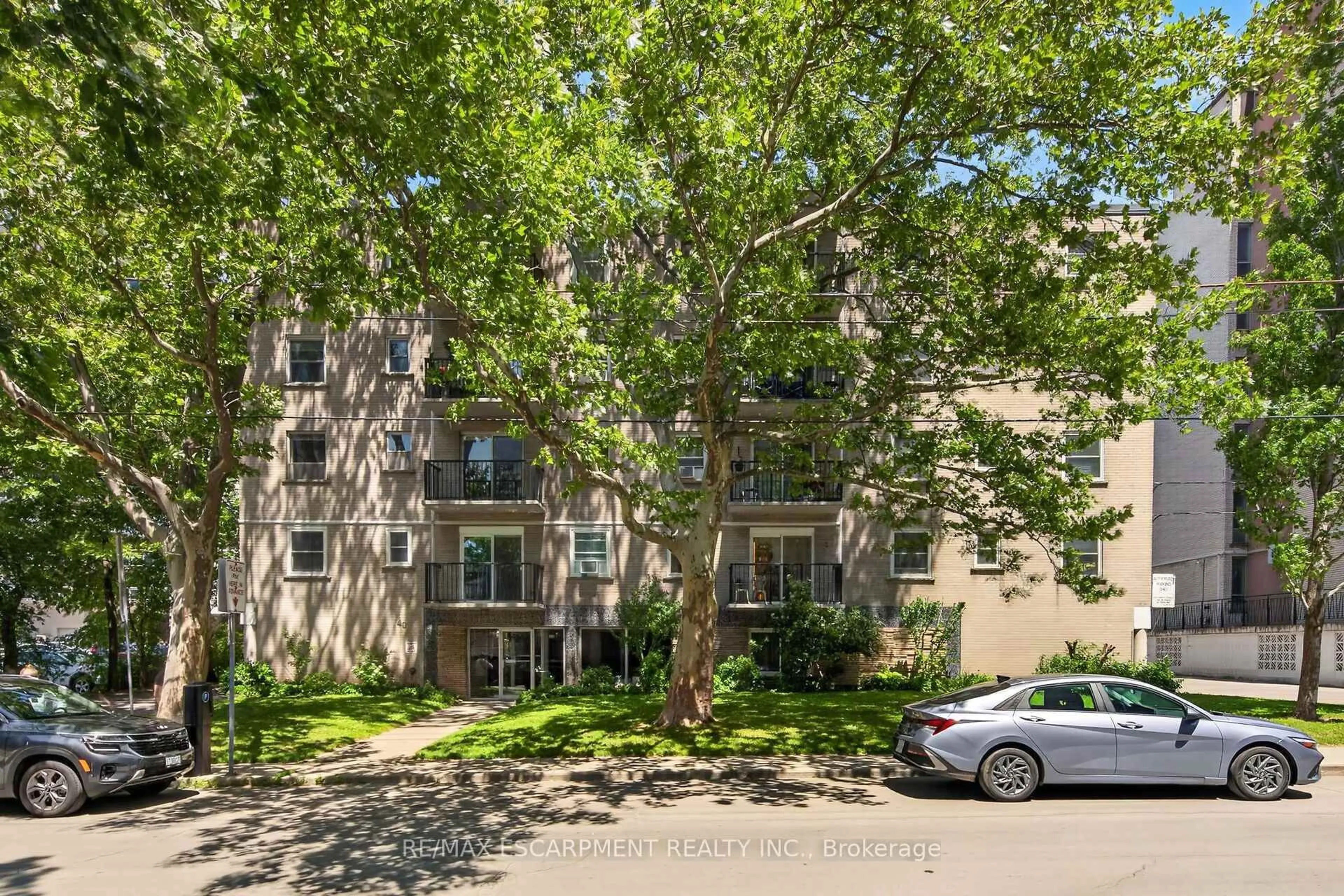 A pic from outside/outdoor area/front of a property/back of a property/a pic from drone, street for 40 Robinson St #209, Hamilton Ontario L8P 1Y9