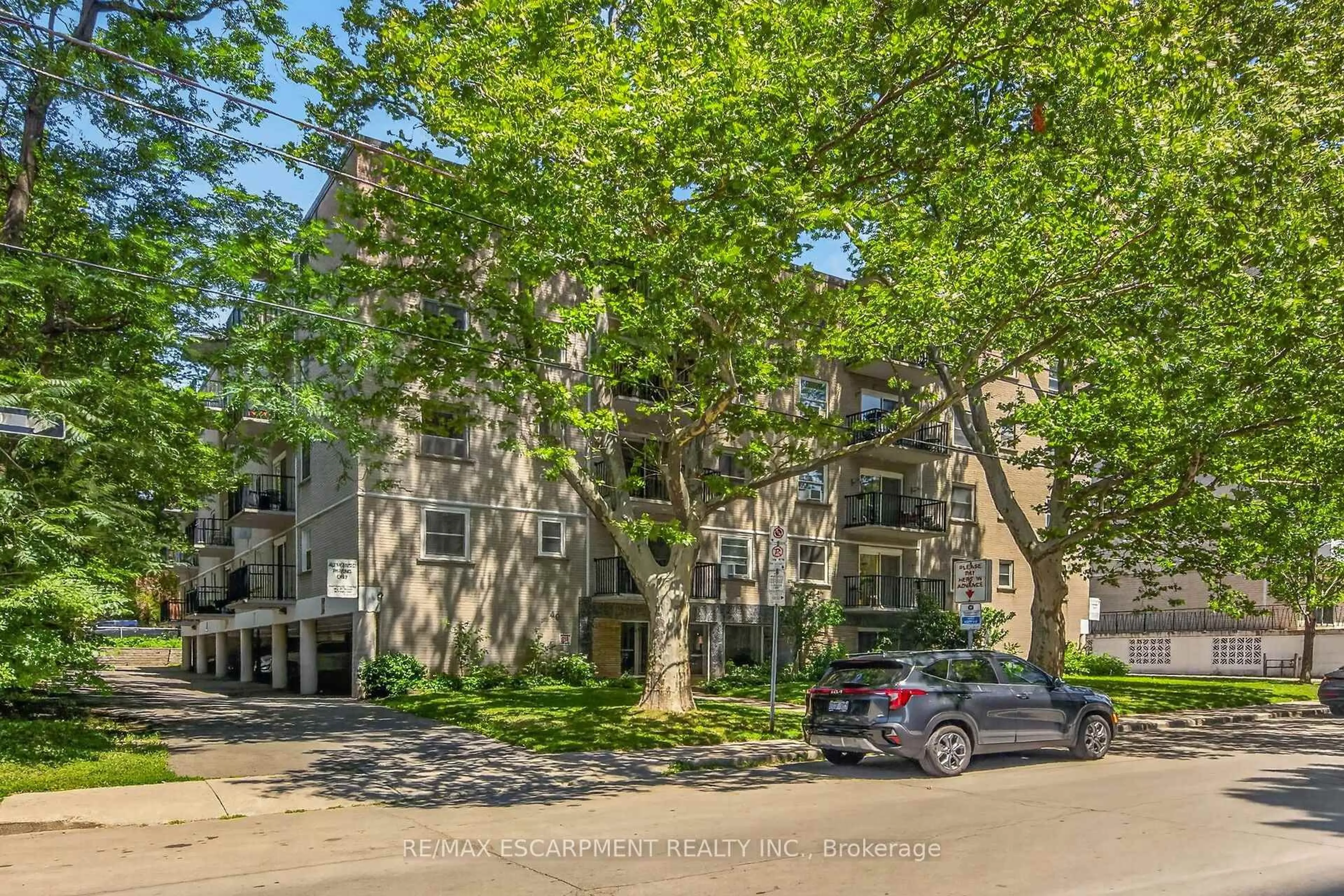 Unknown for 40 Robinson St #209, Hamilton Ontario L8P 1Y9