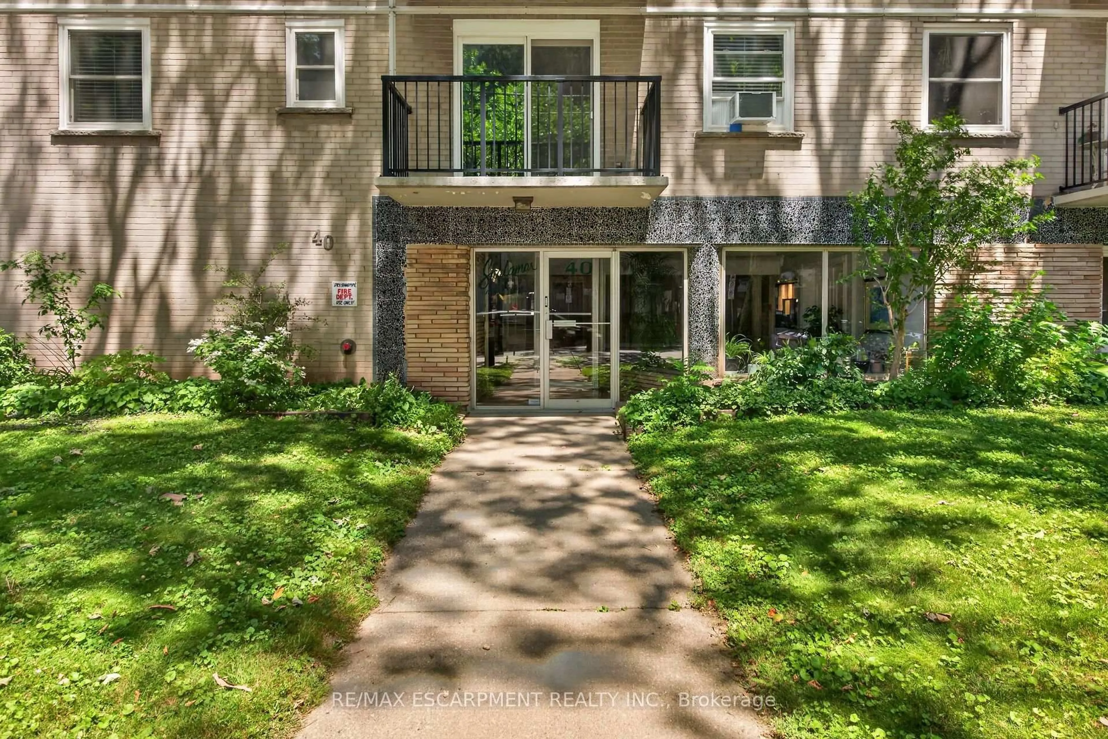 Unknown for 40 Robinson St #209, Hamilton Ontario L8P 1Y9