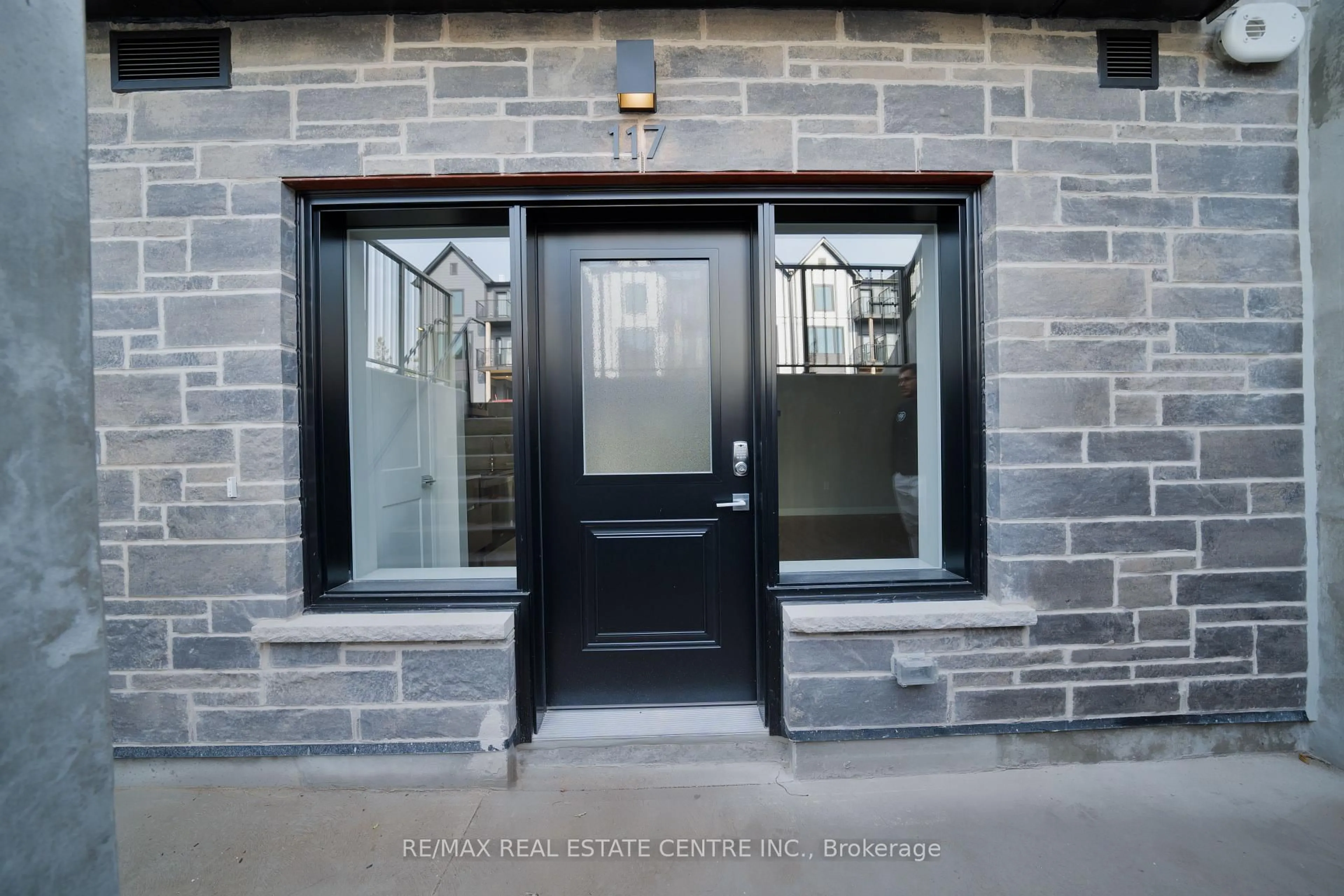 Indoor entryway for 708 Woolwich St #117, Guelph Ontario N1H 3Z1