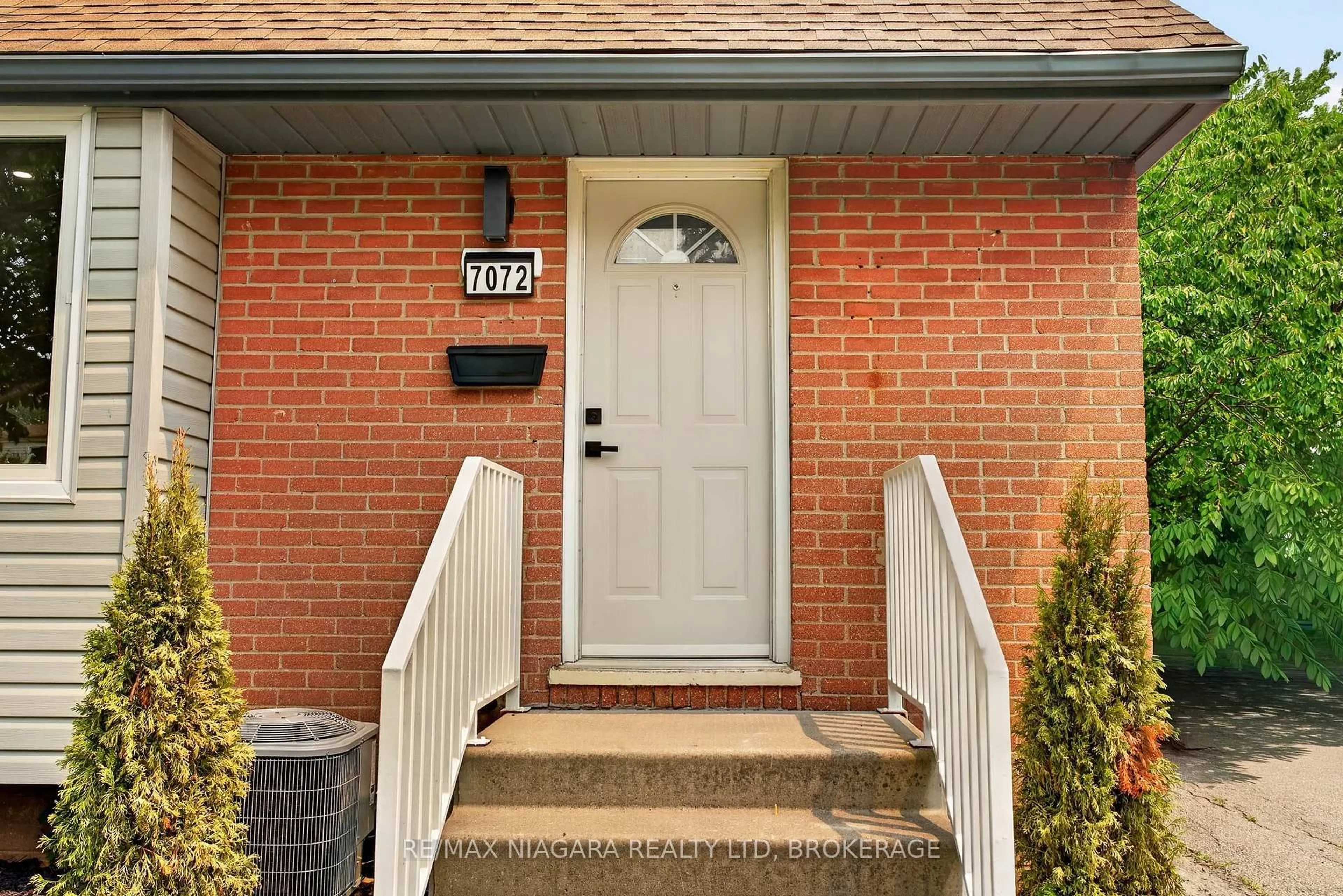 Home with brick exterior material, street for 7072 Dell Ave, Niagara Falls Ontario L2G 4W3