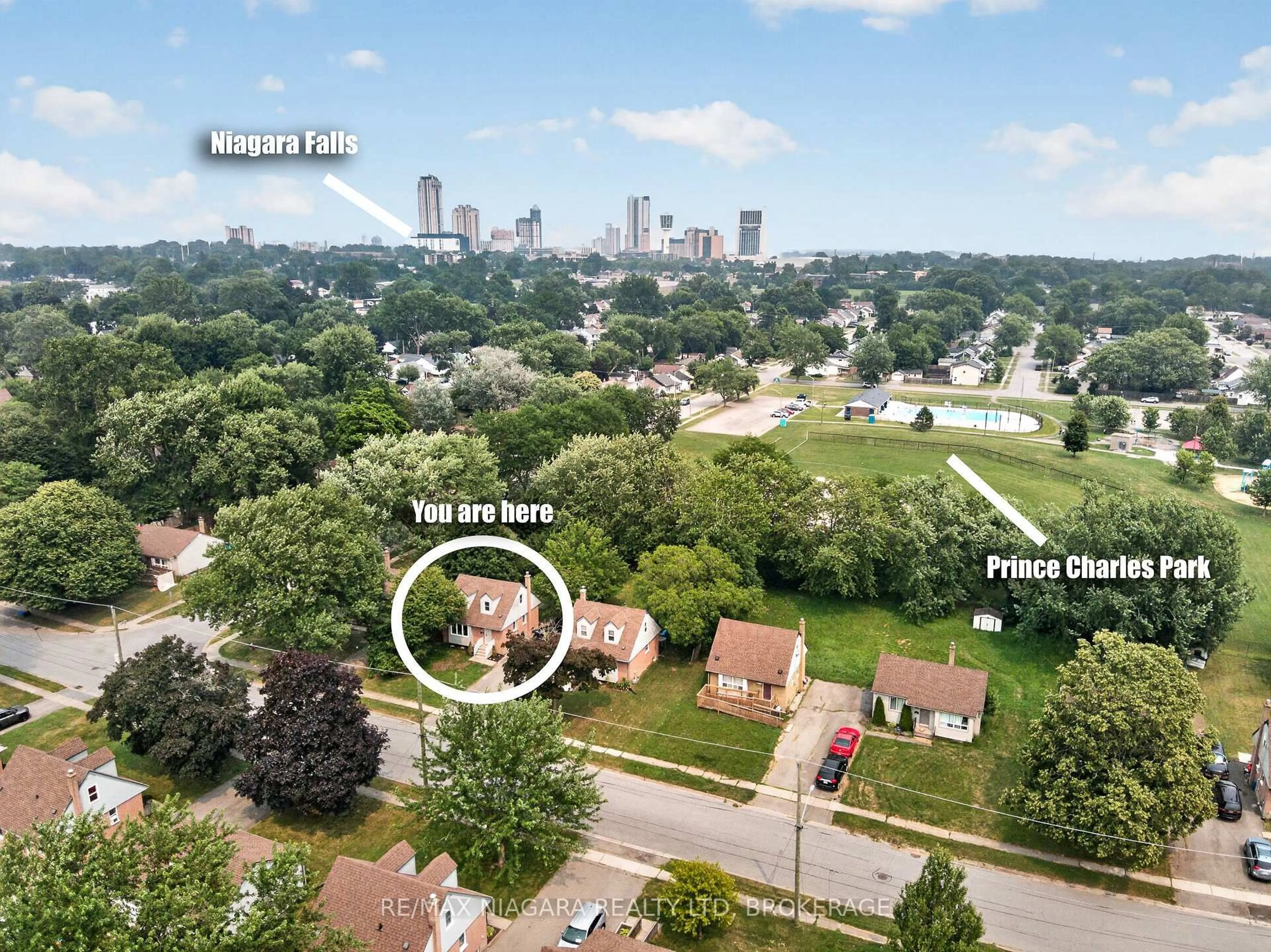A pic from outside/outdoor area/front of a property/back of a property/a pic from drone, city buildings view from balcony for 7072 Dell Ave, Niagara Falls Ontario L2G 4W3