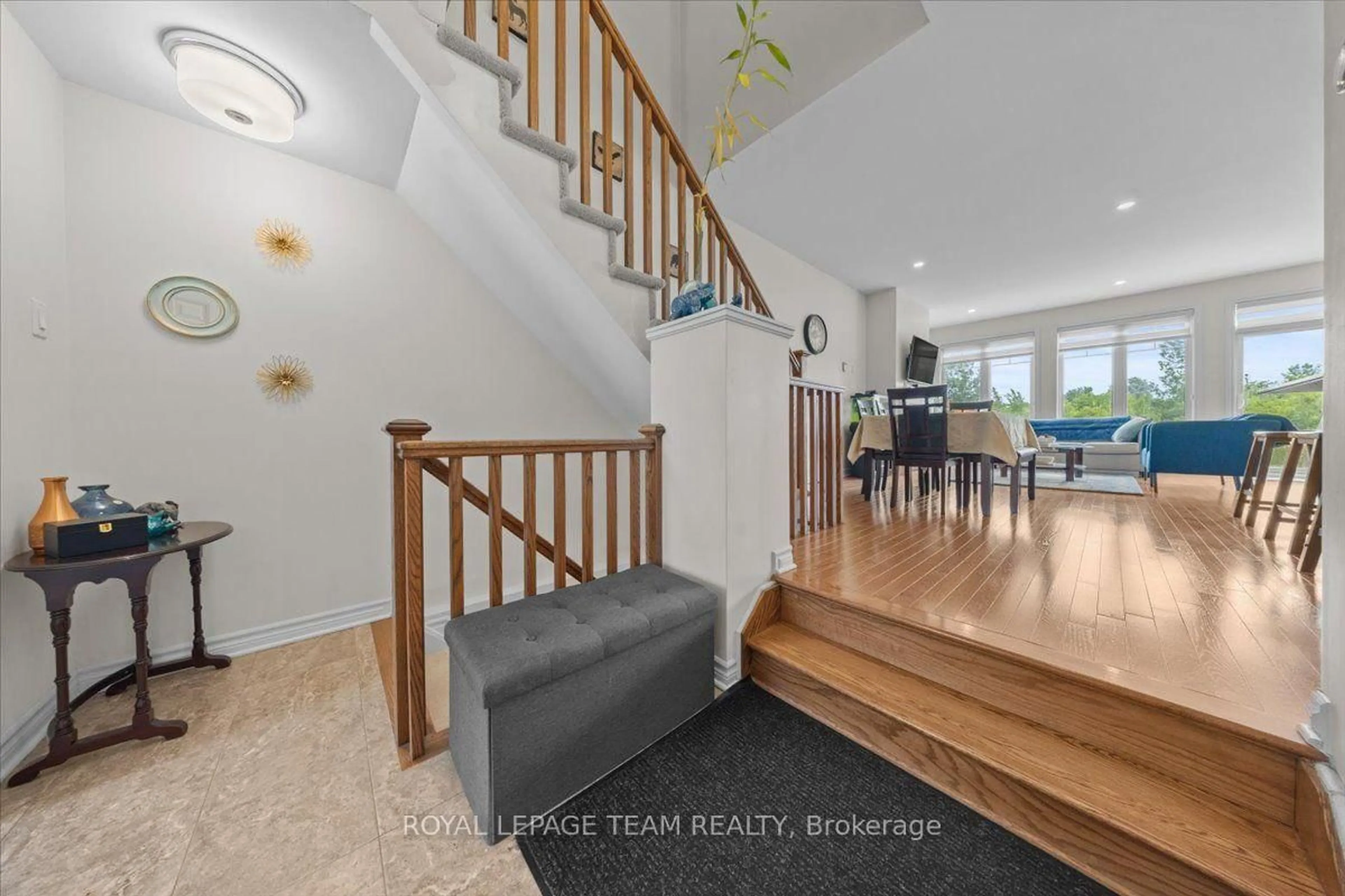 Unknown for 552 Jackdaw Ave, Ottawa Ontario K2J 6N1