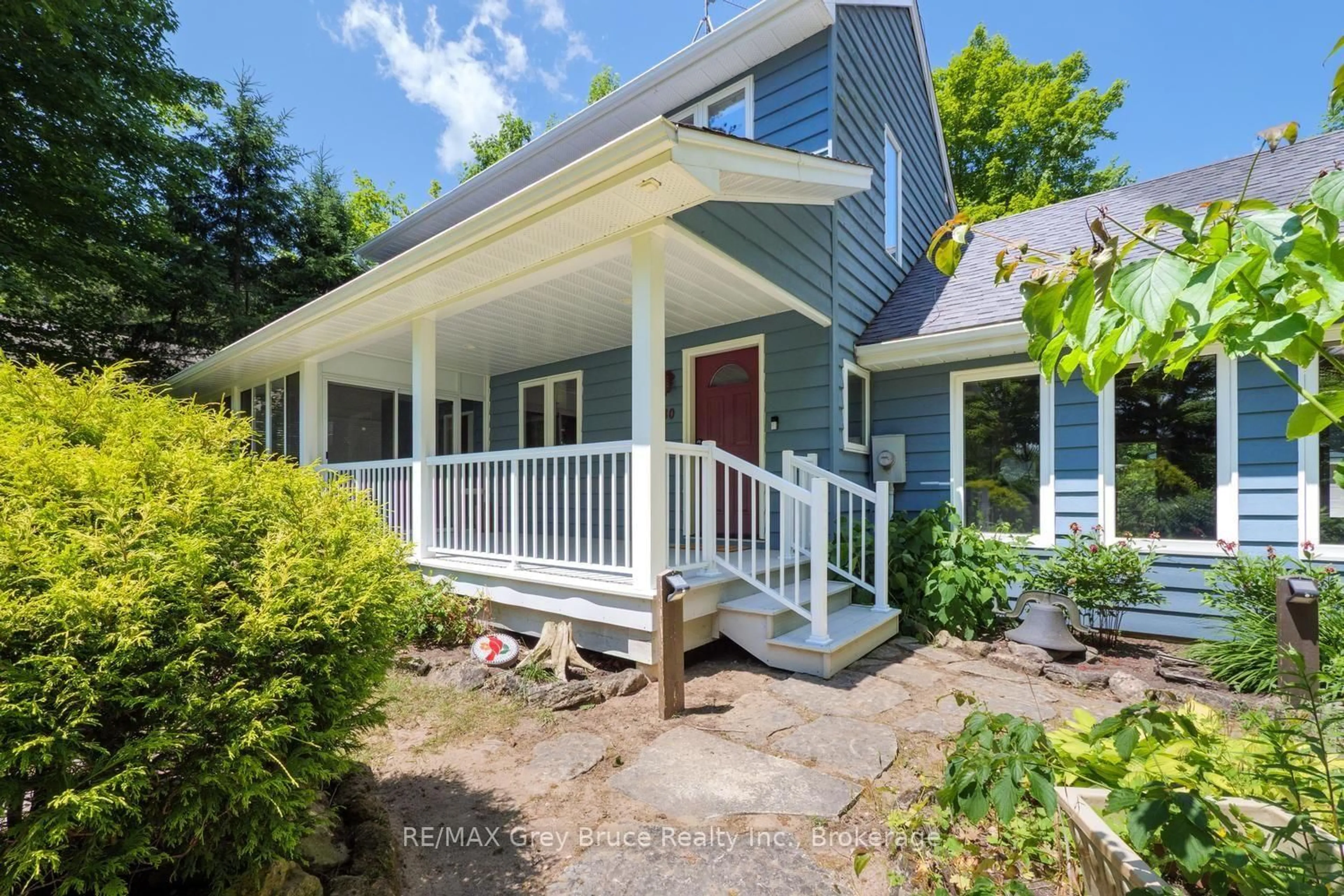Home with vinyl exterior material, street for 30 Riverside Pl, South Bruce Peninsula Ontario N0H 2G0