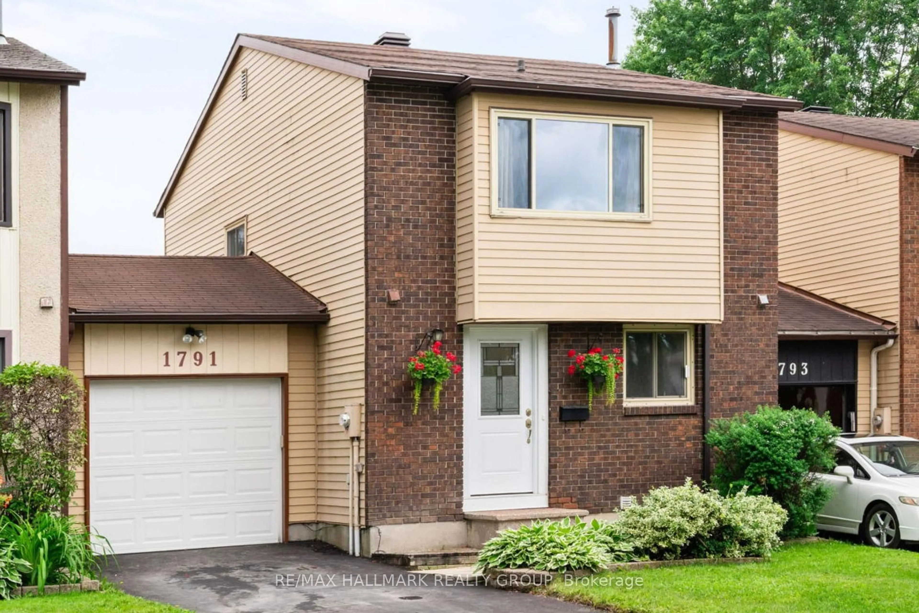 Home with brick exterior material, street for 1791 Lamoureux Dr, Ottawa Ontario K1E 2H3