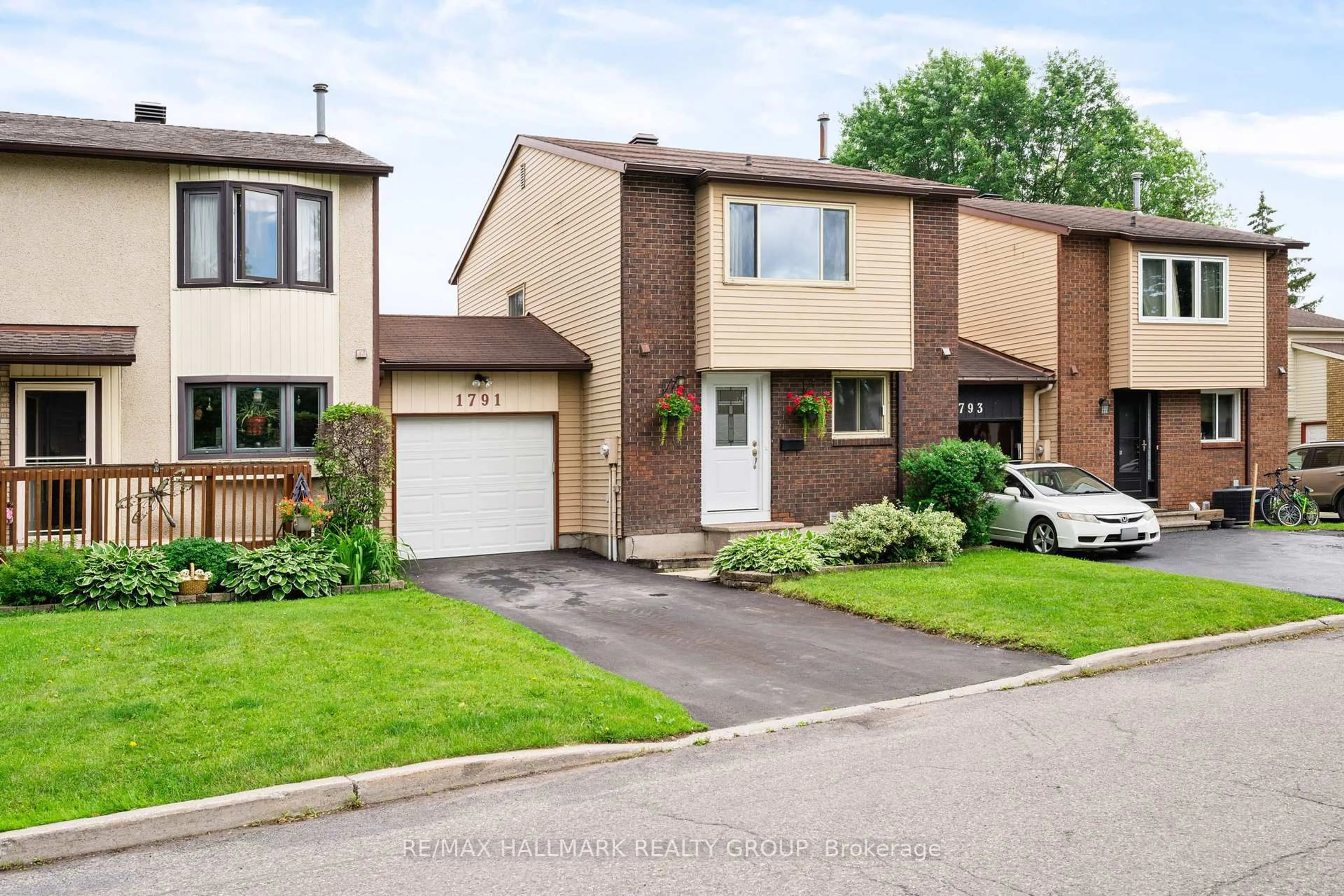 Unknown for 1791 Lamoureux Dr, Ottawa Ontario K1E 2H3