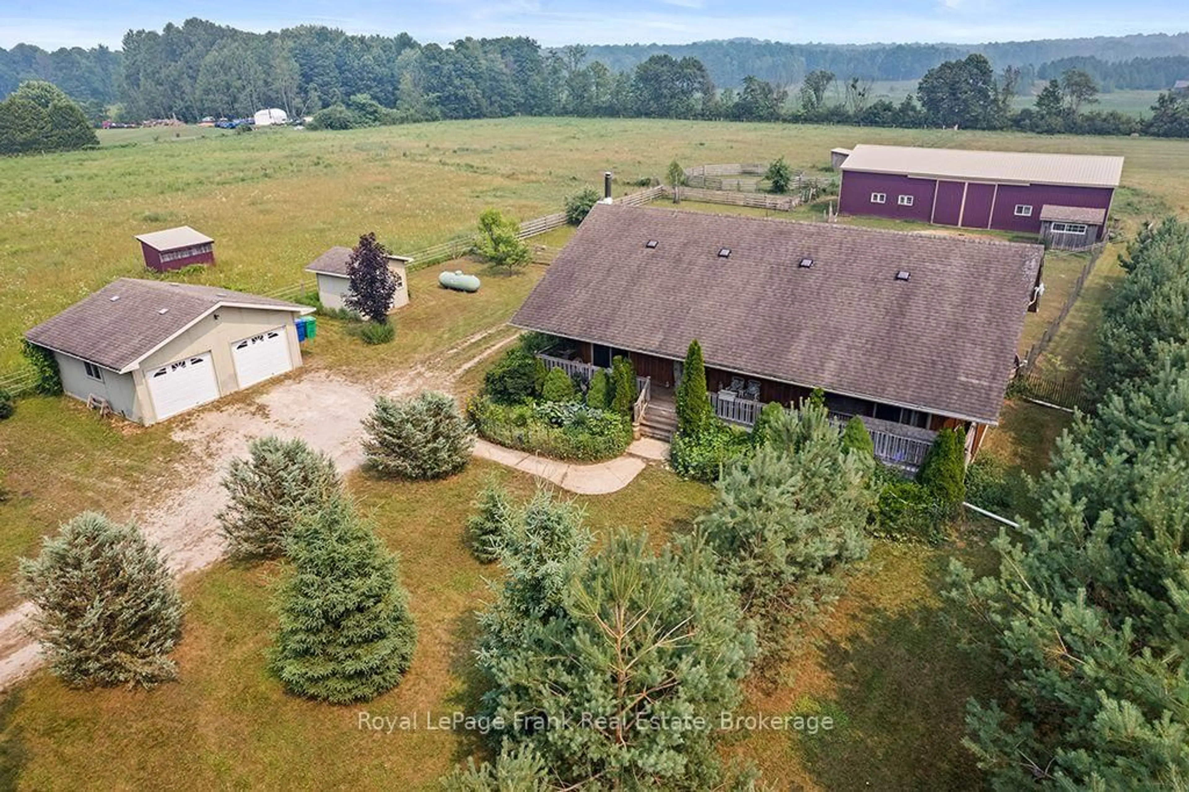 A pic from outside/outdoor area/front of a property/back of a property/a pic from drone, mountain view for 720472 20 Sdrd, Chatsworth Ontario N0H 1R0