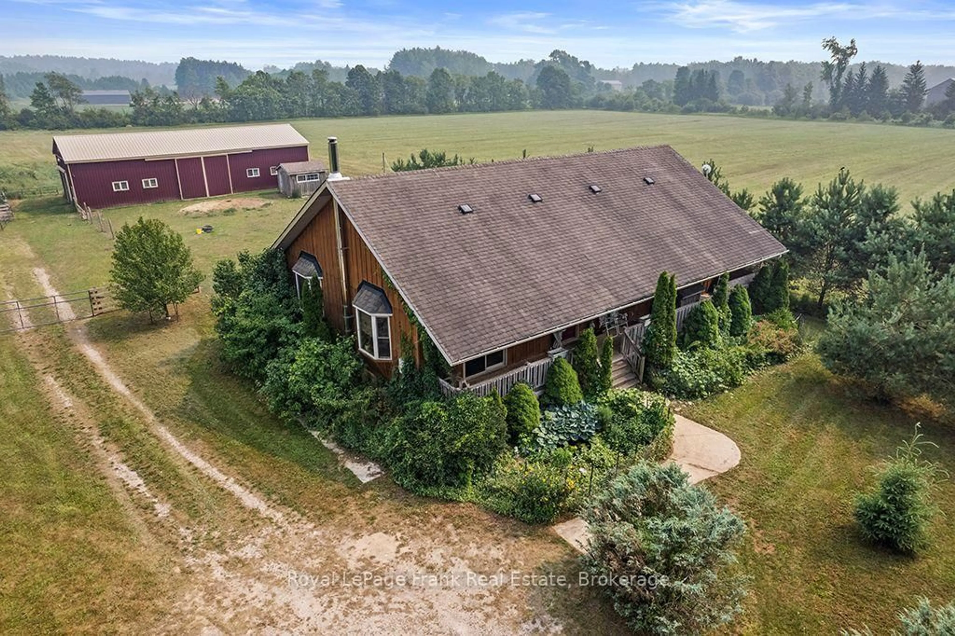 A pic from outside/outdoor area/front of a property/back of a property/a pic from drone, building for 720472 20 Sdrd, Chatsworth Ontario N0H 1R0