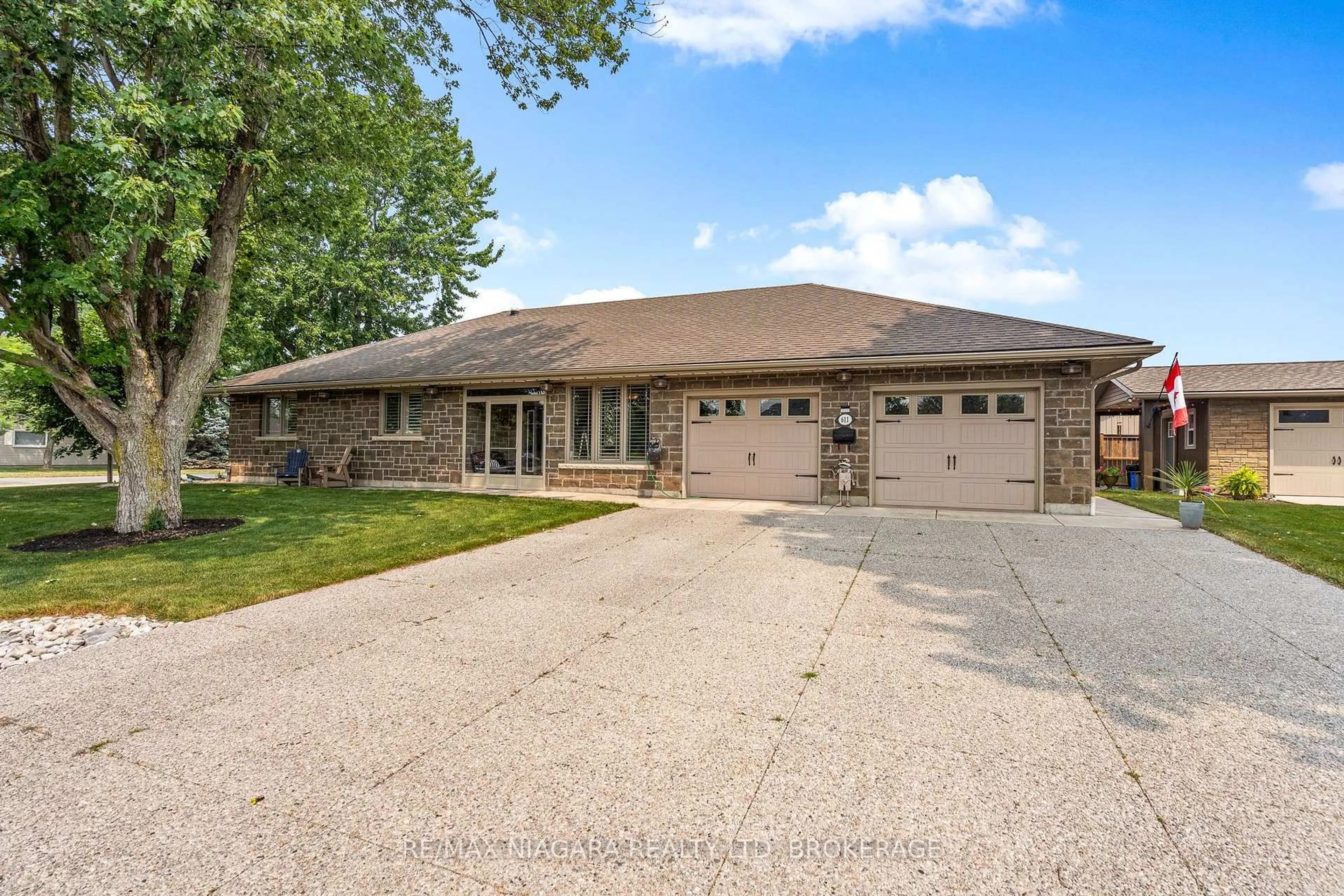 Home with brick exterior material, street for 611 Sugarloaf St, Port Colborne Ontario L3K 0A3
