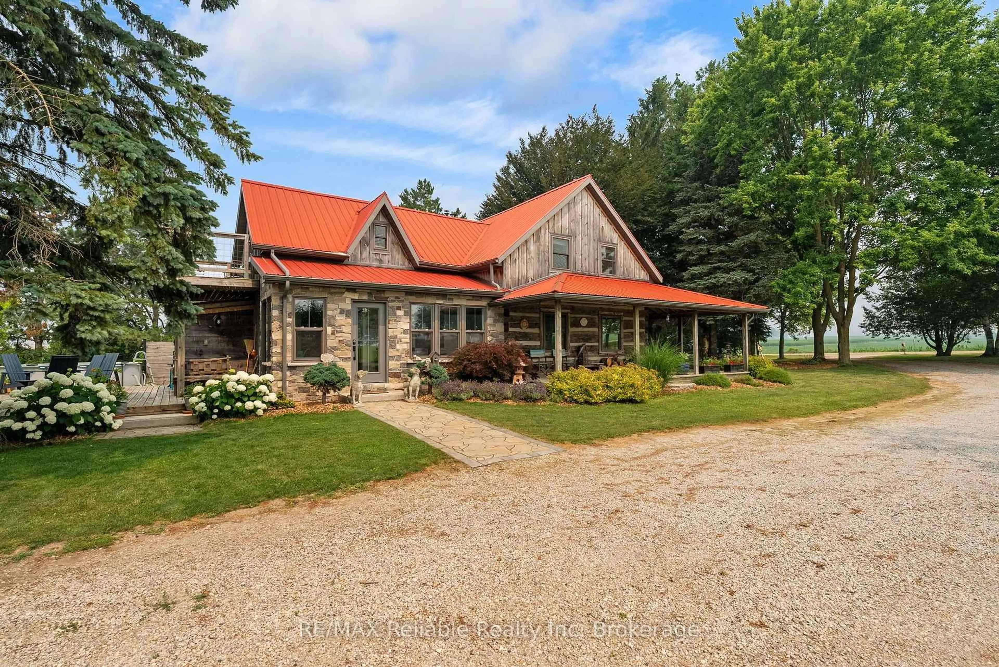 A pic from outside/outdoor area/front of a property/back of a property/a pic from drone, building for 42899 Tile Rd, Huron East Ontario N0K 1W0