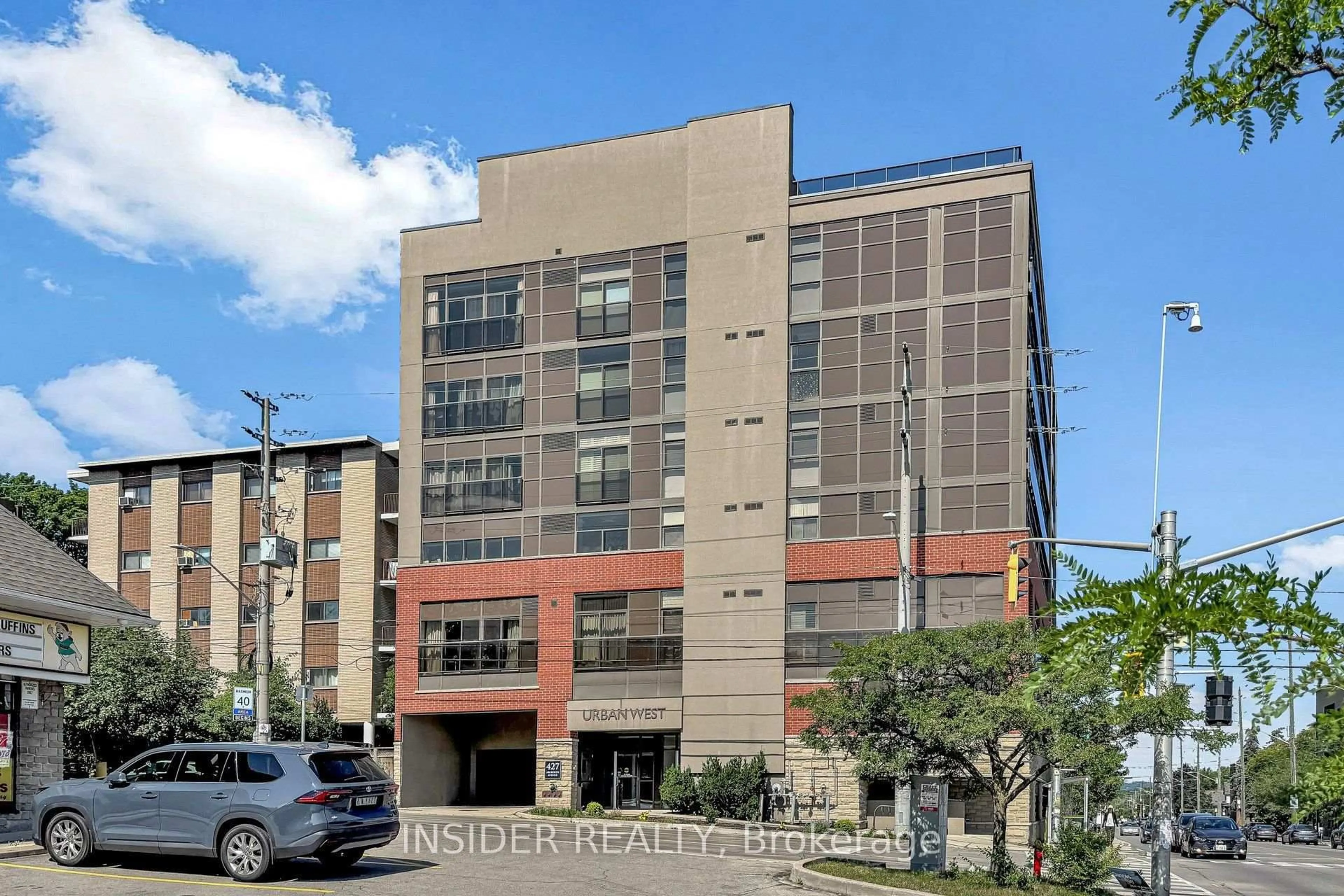 Indoor foyer for 427 Aberdeen Ave #103, Hamilton Ontario L8P 2S4
