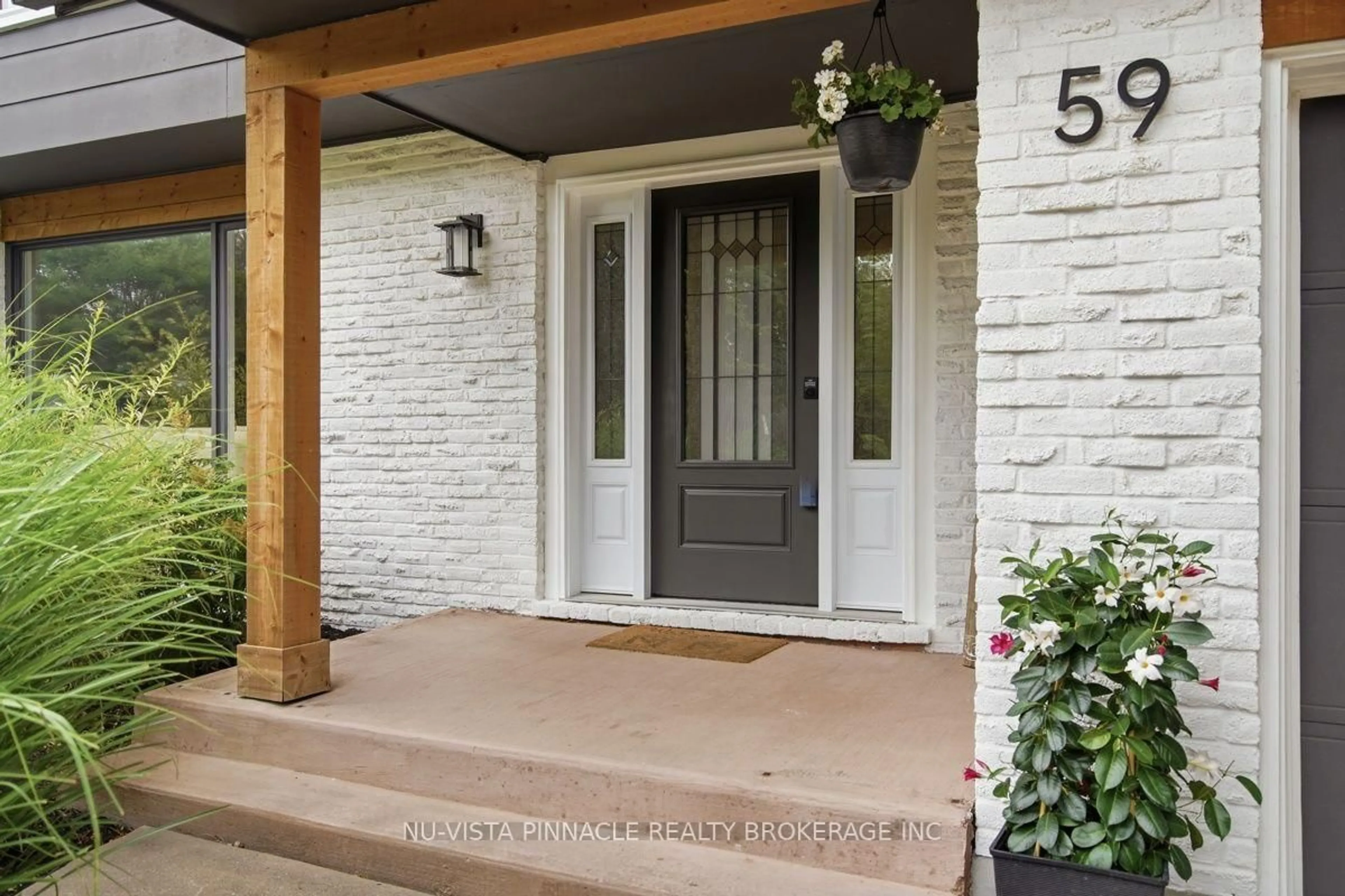 Indoor entryway for 59 Kinnear Cres, London South Ontario N6K 1V9