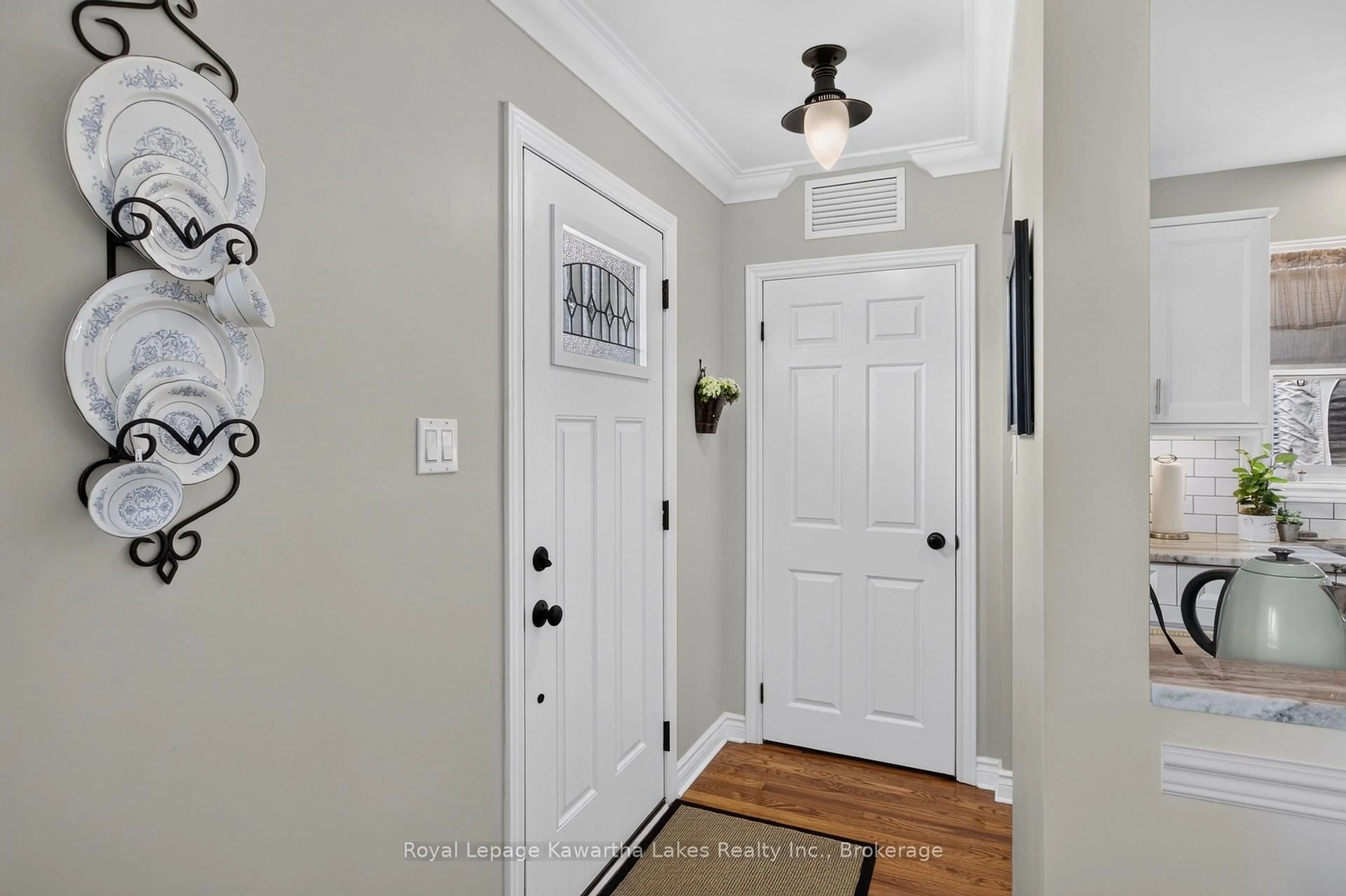 Indoor entryway for 18 Madill Cres, Kawartha Lakes Ontario K9V 5W8