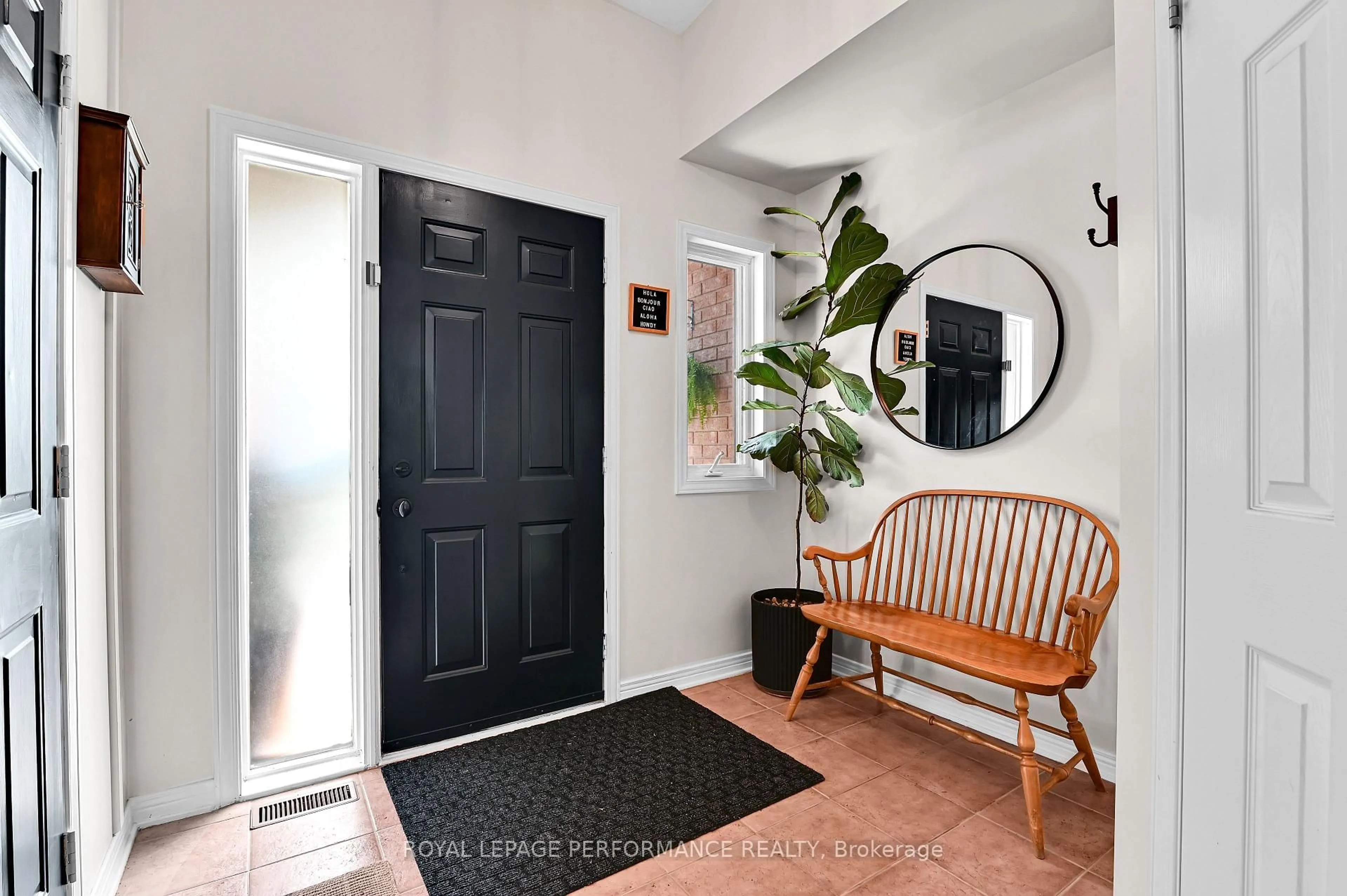 Indoor entryway for 10 Rhapsody Lane, Ottawa Ontario K1V 1B1