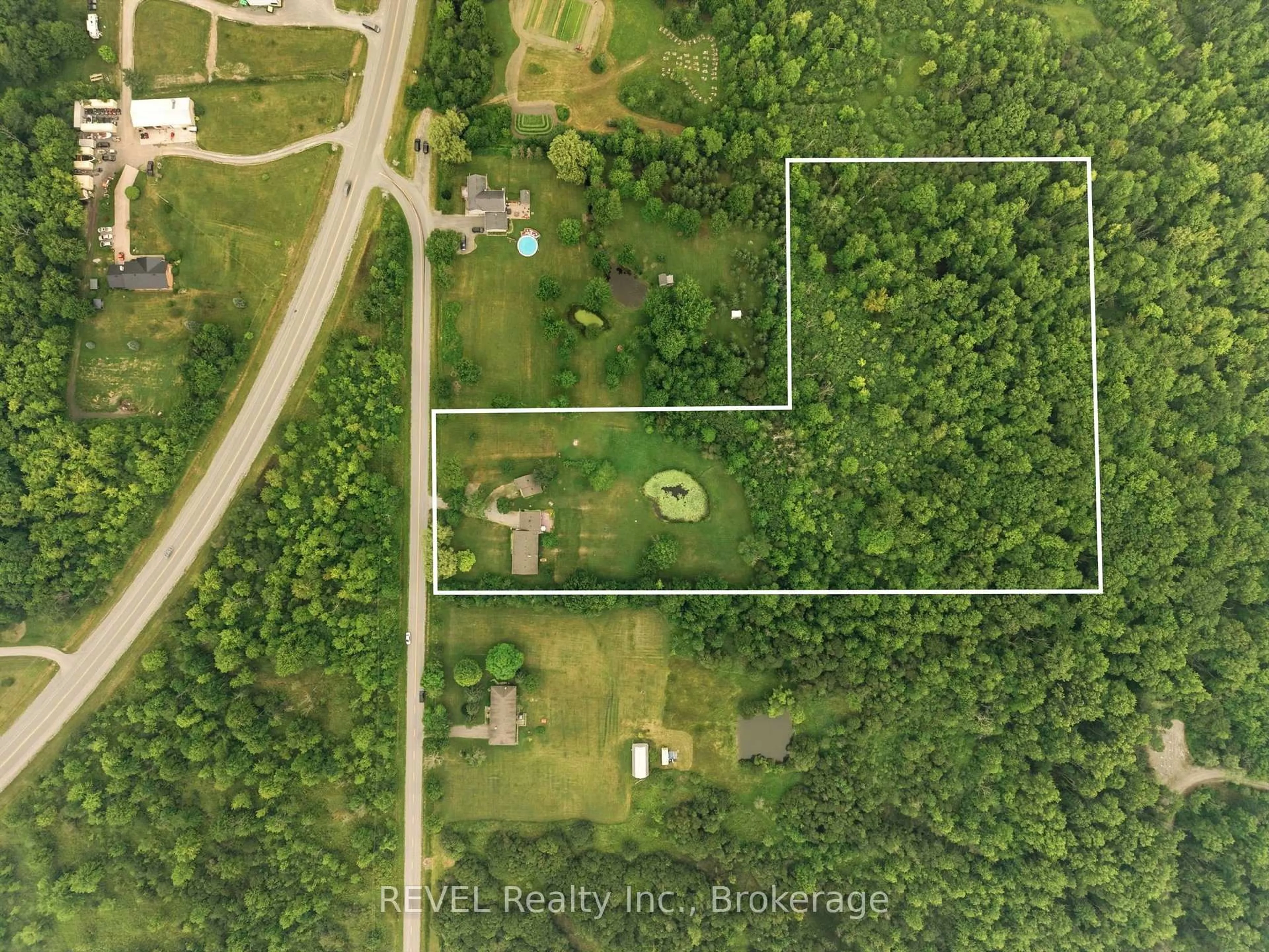 A pic from outside/outdoor area/front of a property/back of a property/a pic from drone, building for 4325 White Rd, Port Colborne Ontario L3B 5N7