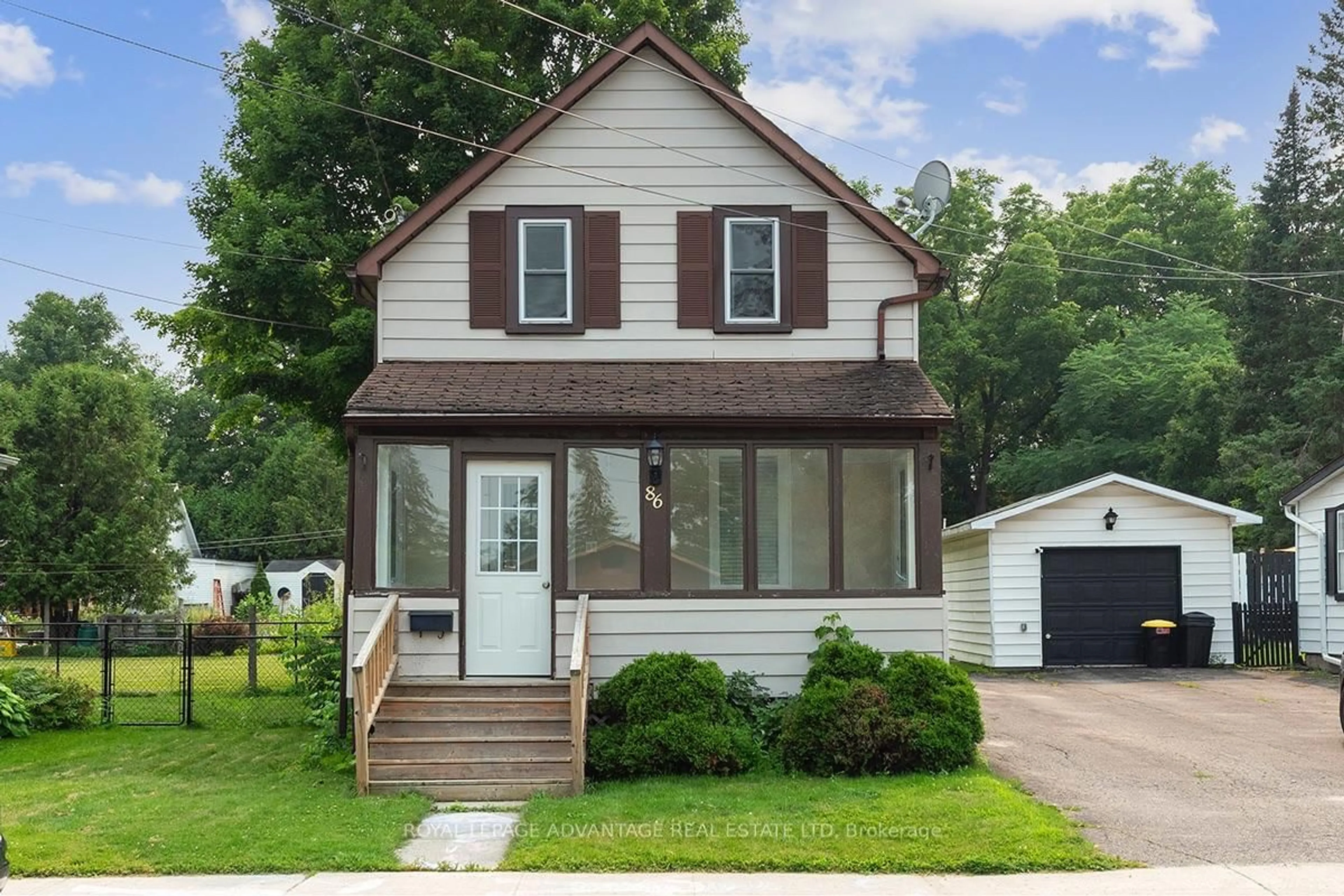Home with vinyl exterior material, street for 86 Beckwith St, Perth Ontario K7H 1C4