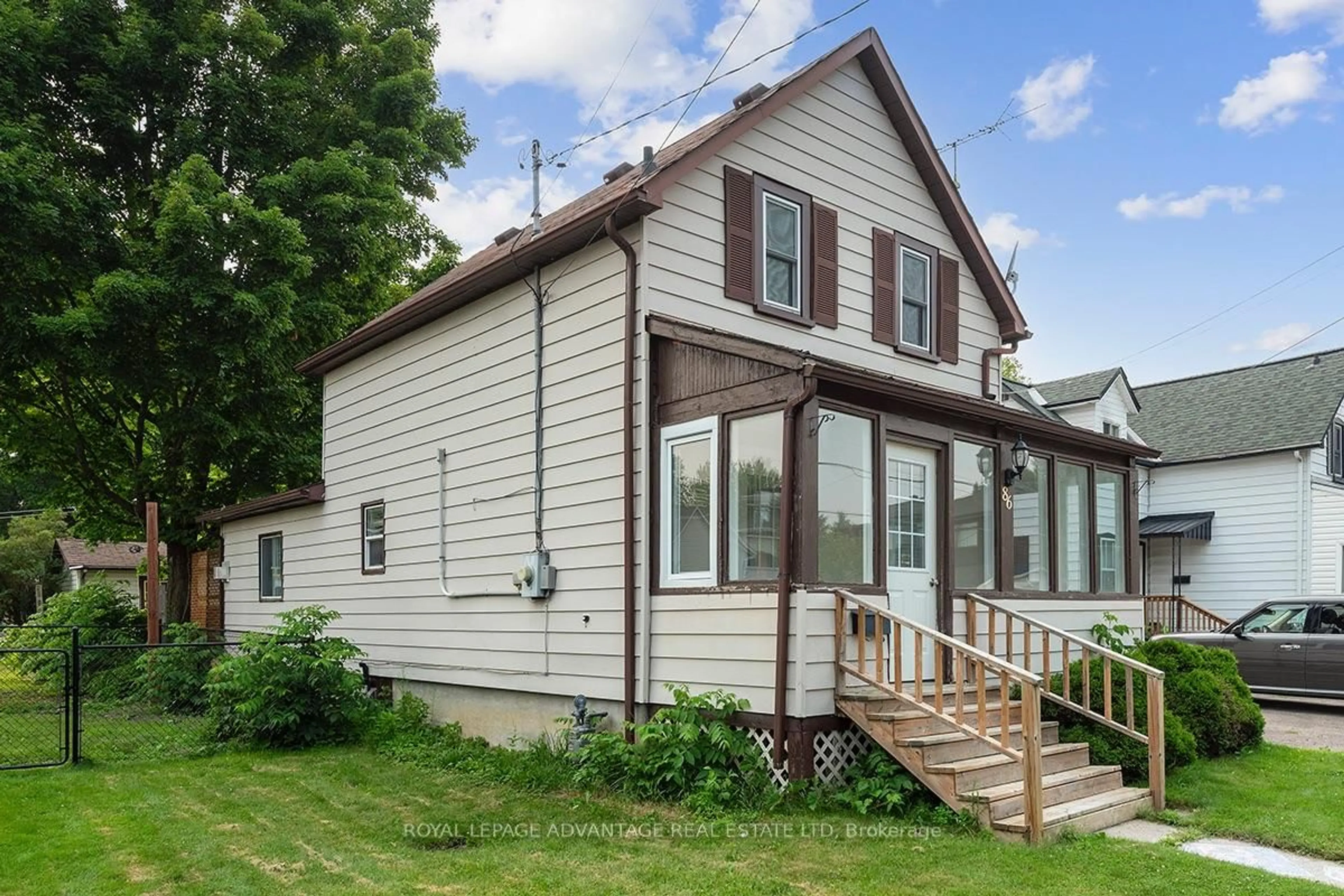 Home with vinyl exterior material, street for 86 Beckwith St, Perth Ontario K7H 1C4
