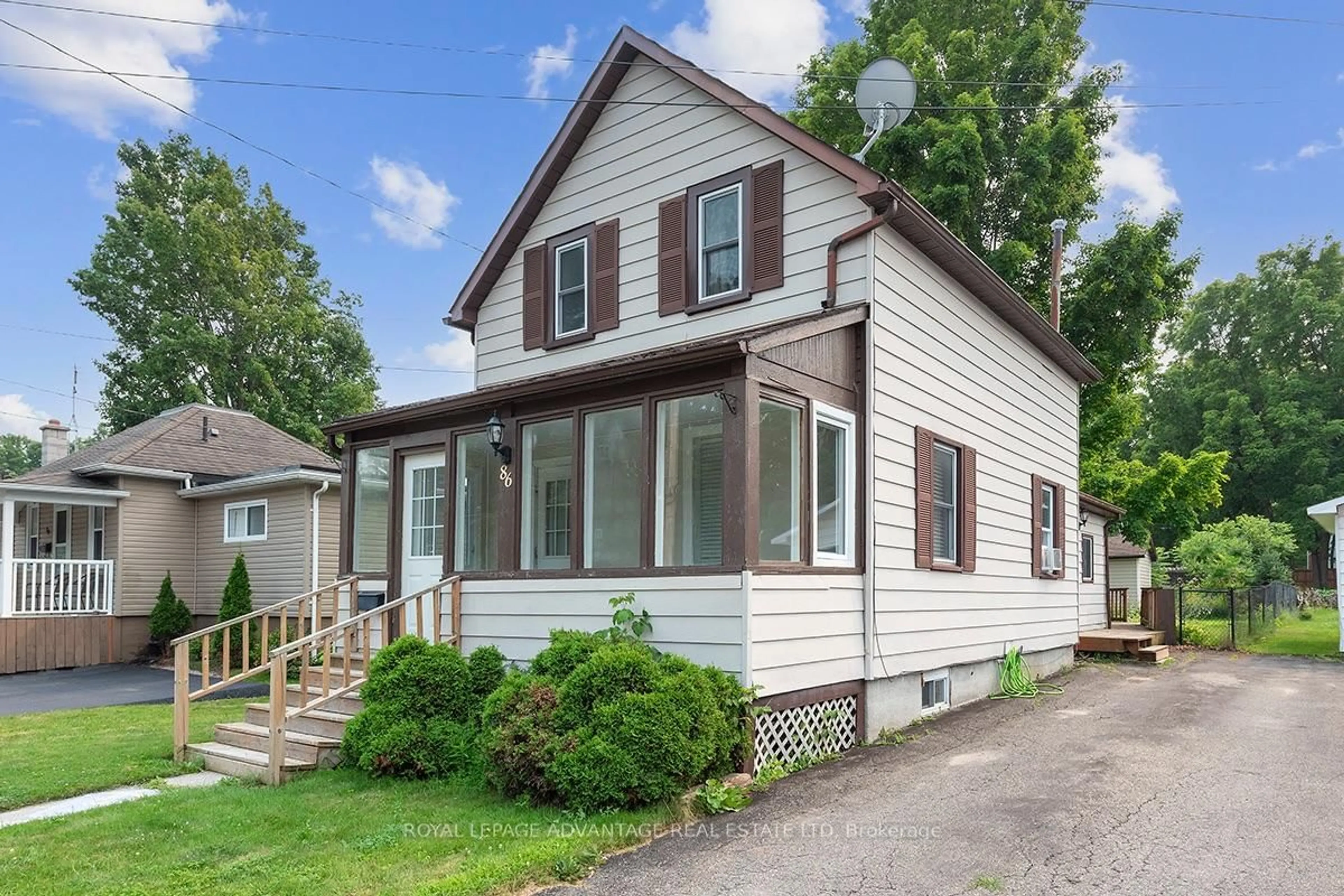 Home with vinyl exterior material, street for 86 Beckwith St, Perth Ontario K7H 1C4