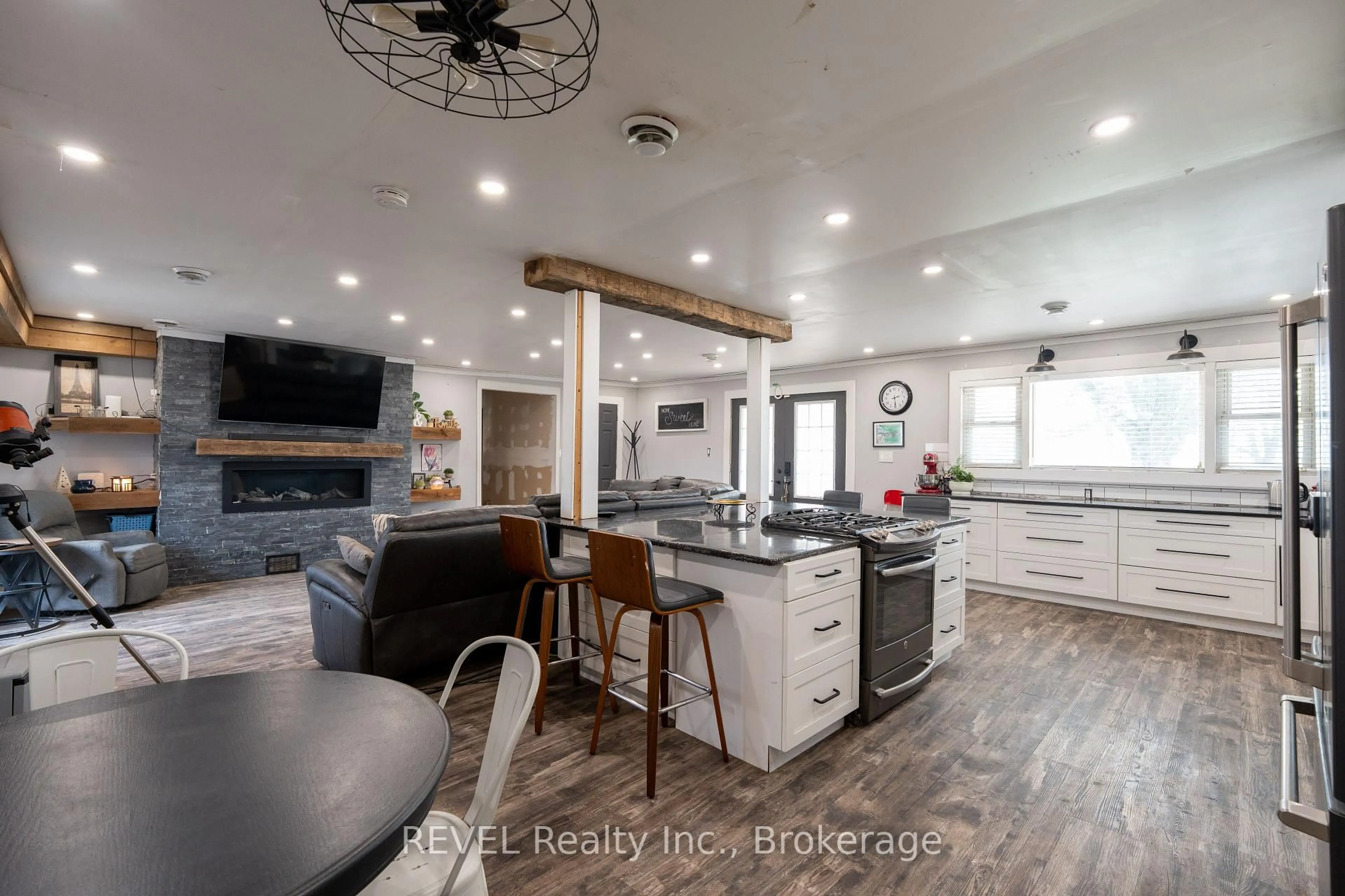 Open concept kitchen, unknown for 10830 3 Highway, Wainfleet Ontario L3K 5V4