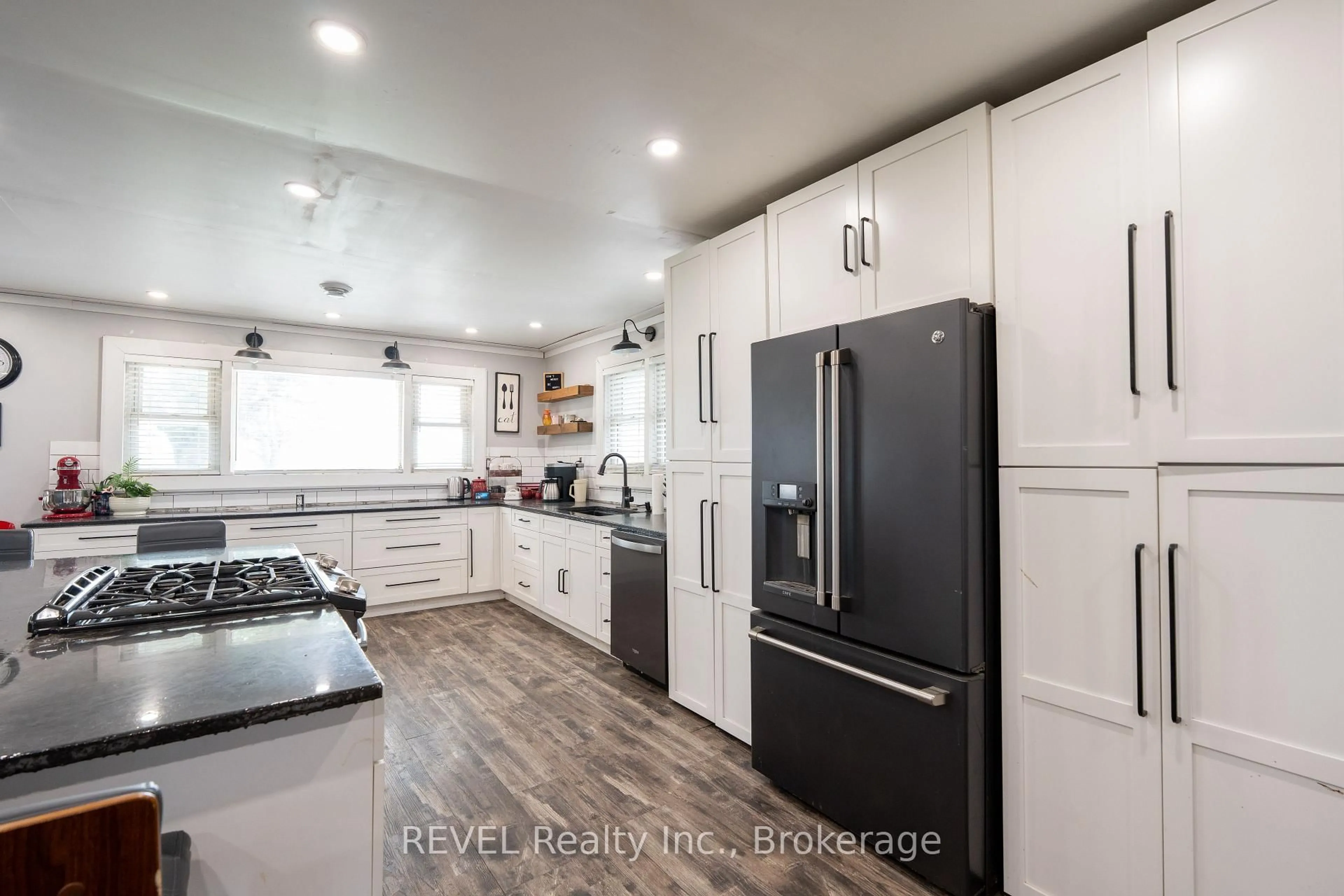 Open concept kitchen, unknown for 10830 3 Highway, Wainfleet Ontario L3K 5V4
