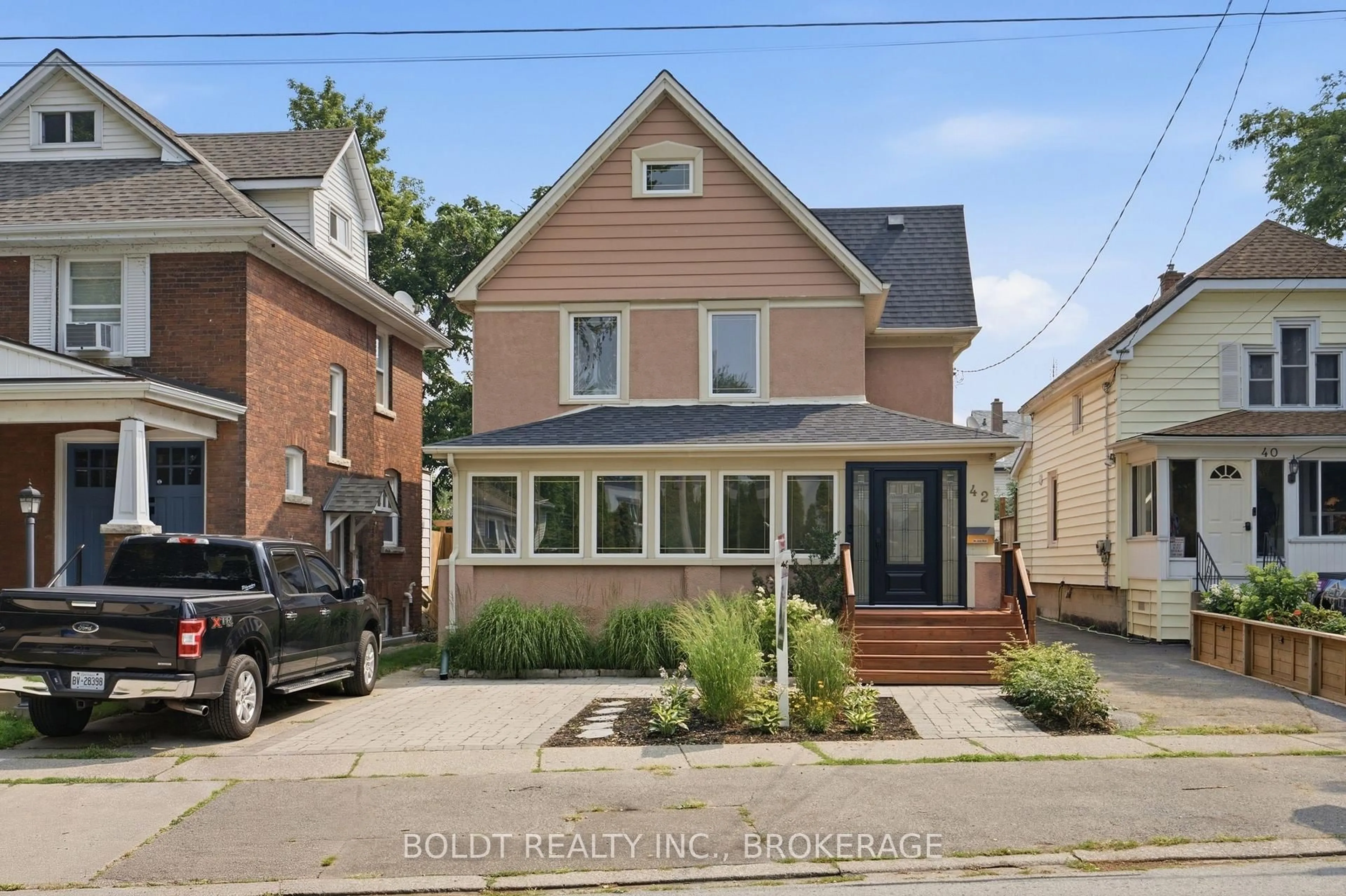Home with brick exterior material, street for 42 Thomas St, St. Catharines Ontario L2R 6L9