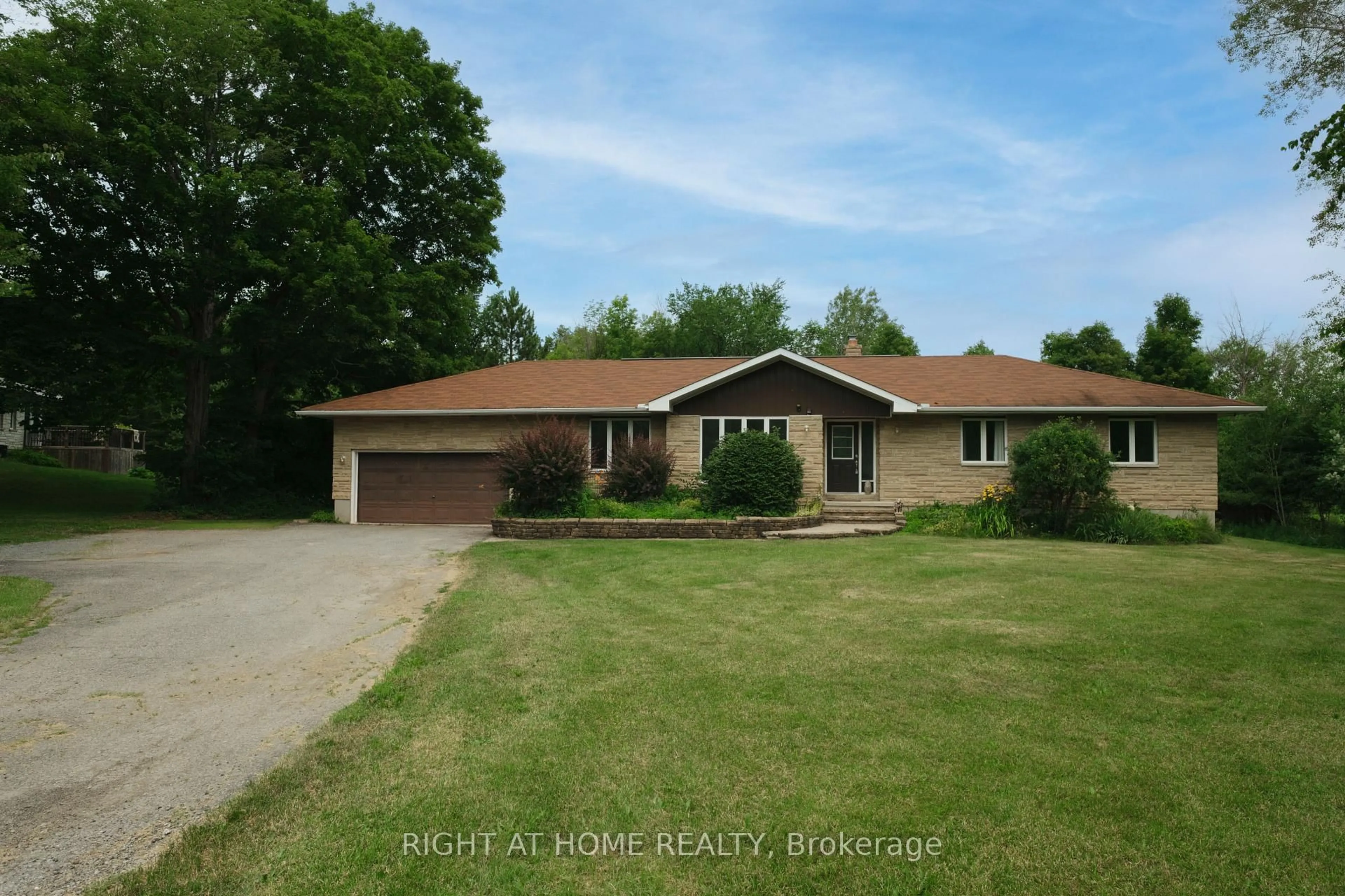 A pic from outside/outdoor area/front of a property/back of a property/a pic from drone, street for 306 Lynx Hollow Dr, Pakenham Ontario K0A 2X0