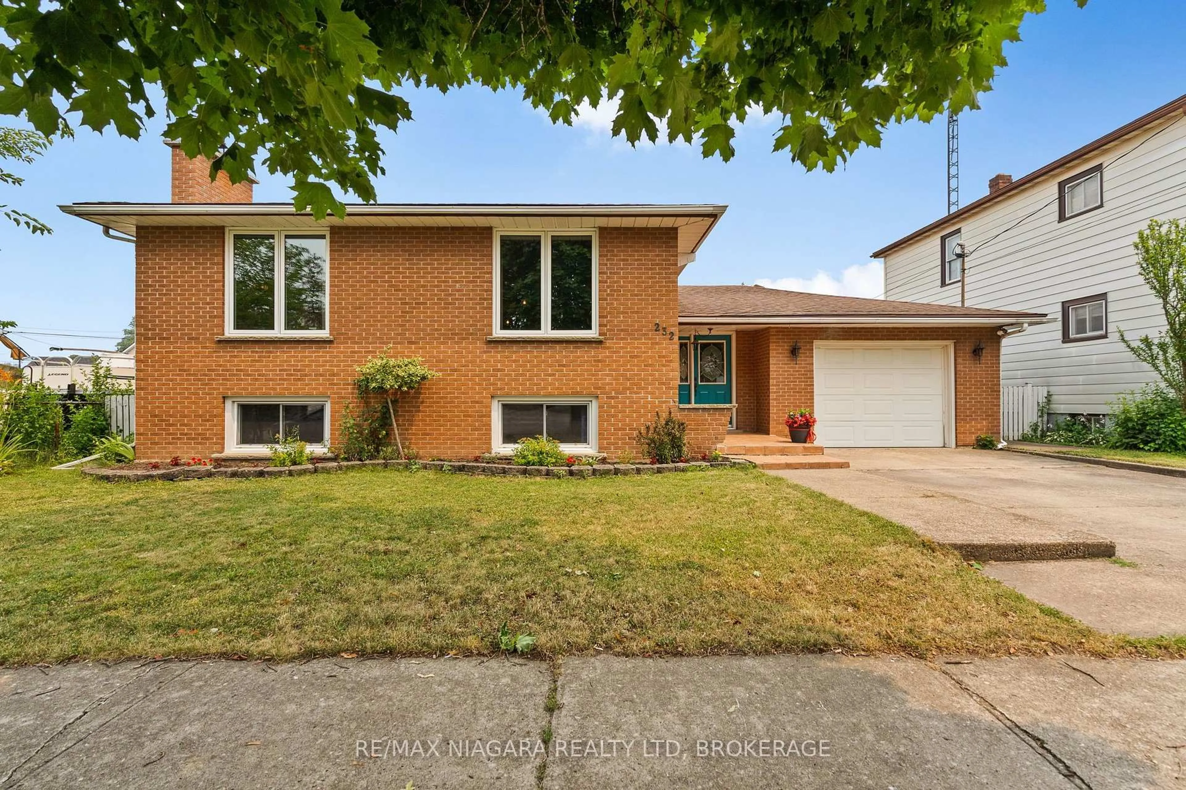 Home with brick exterior material, street for 232 Wallace Ave, Welland Ontario L3B 1R6