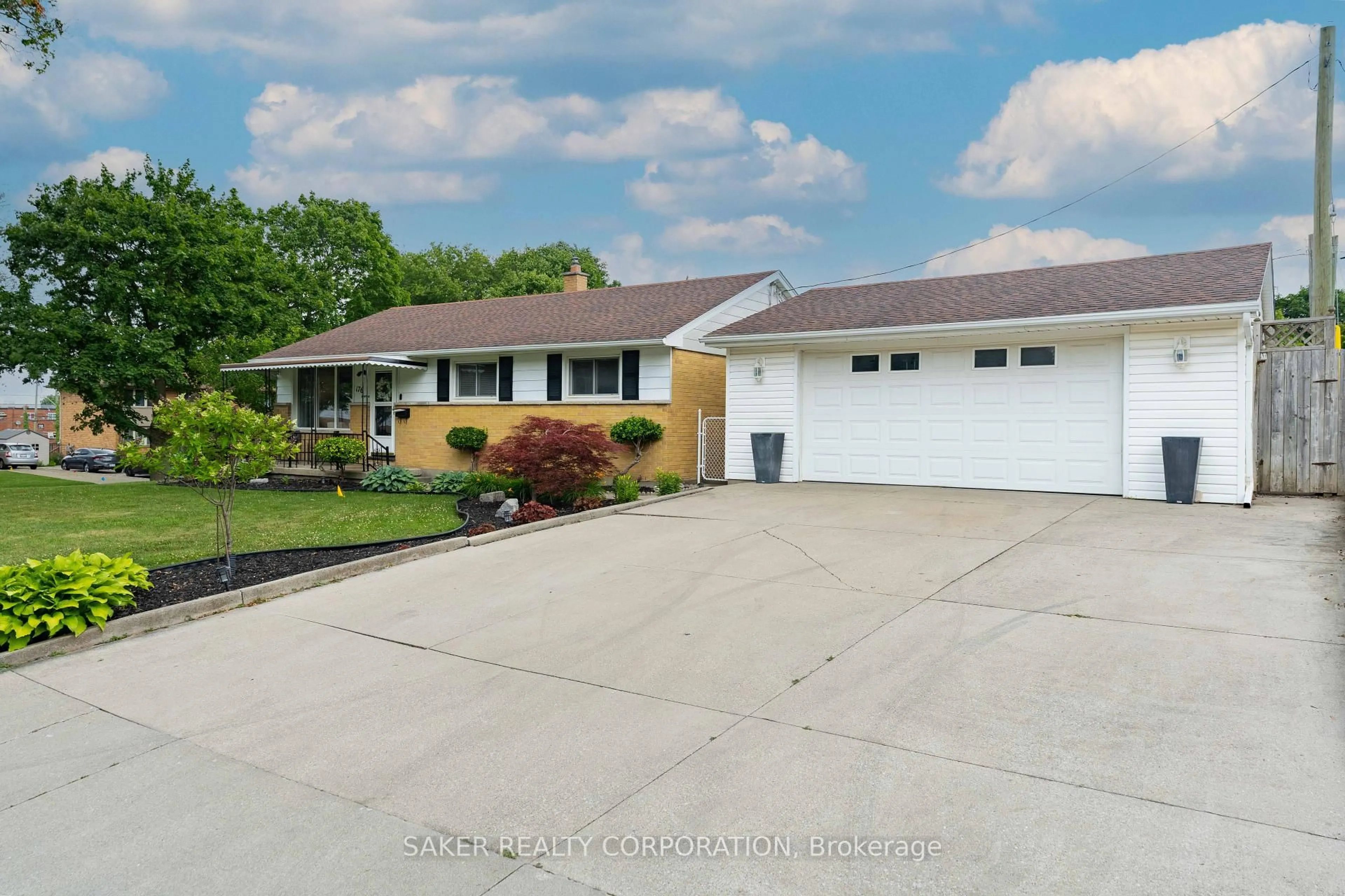 Home with vinyl exterior material, street for 176 Renfro Cres, London South Ontario N5Z 3B6