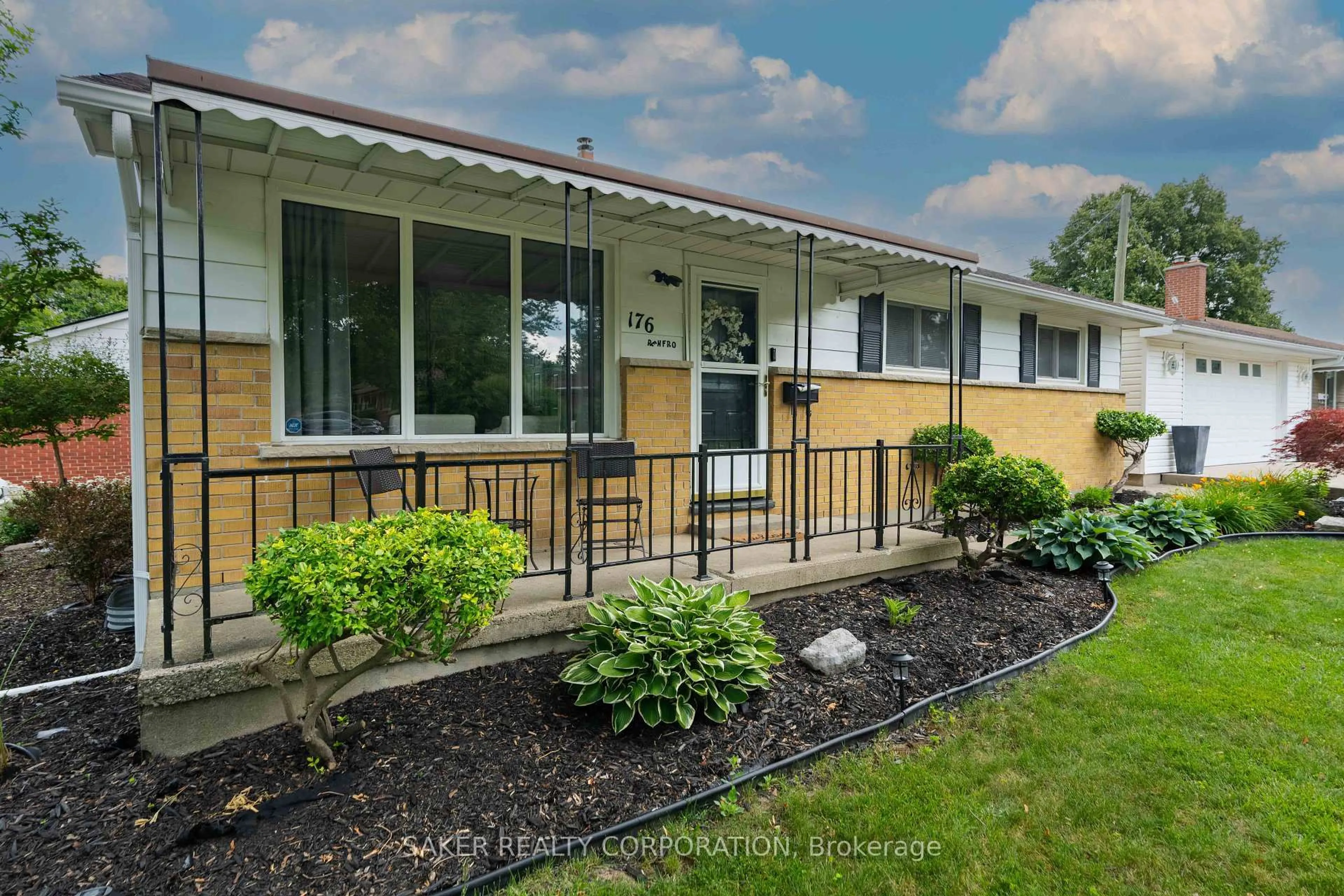 Home with vinyl exterior material, street for 176 Renfro Cres, London South Ontario N5Z 3B6