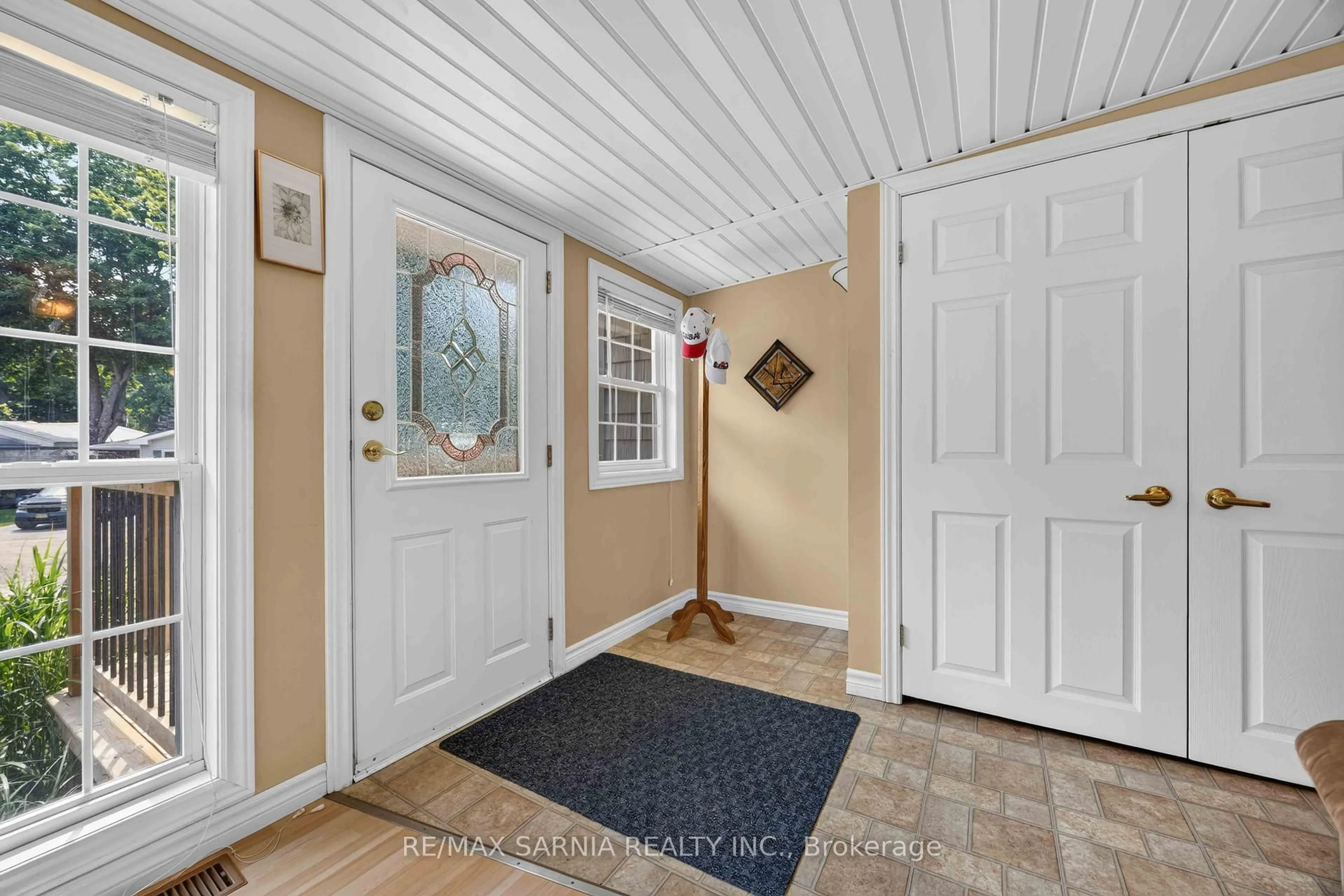 Indoor entryway for 4895 Lakeshore Rd #A91, Plympton-Wyoming Ontario N0N 1J6
